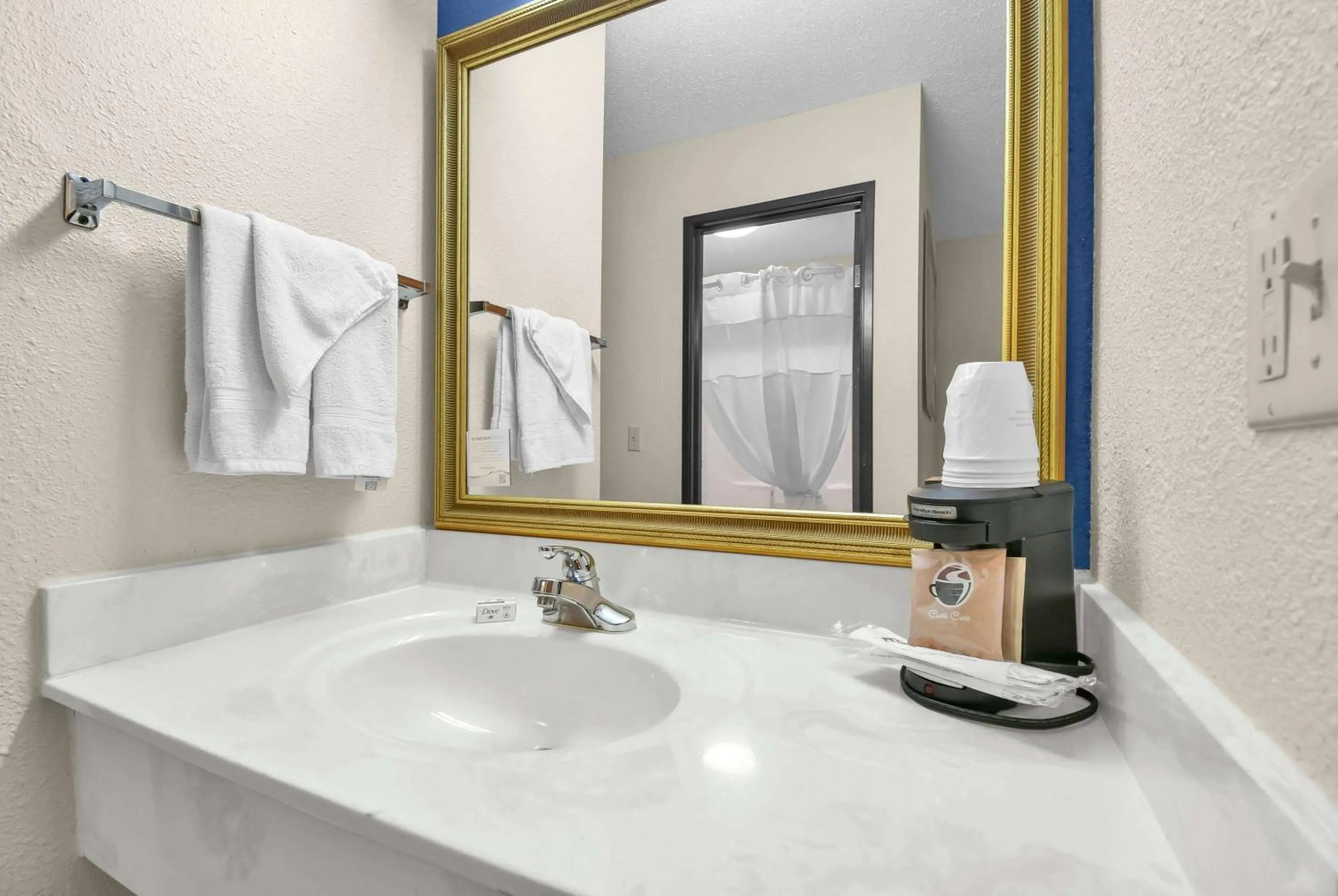 Bathroom in Baymont by Wyndham Zanesville