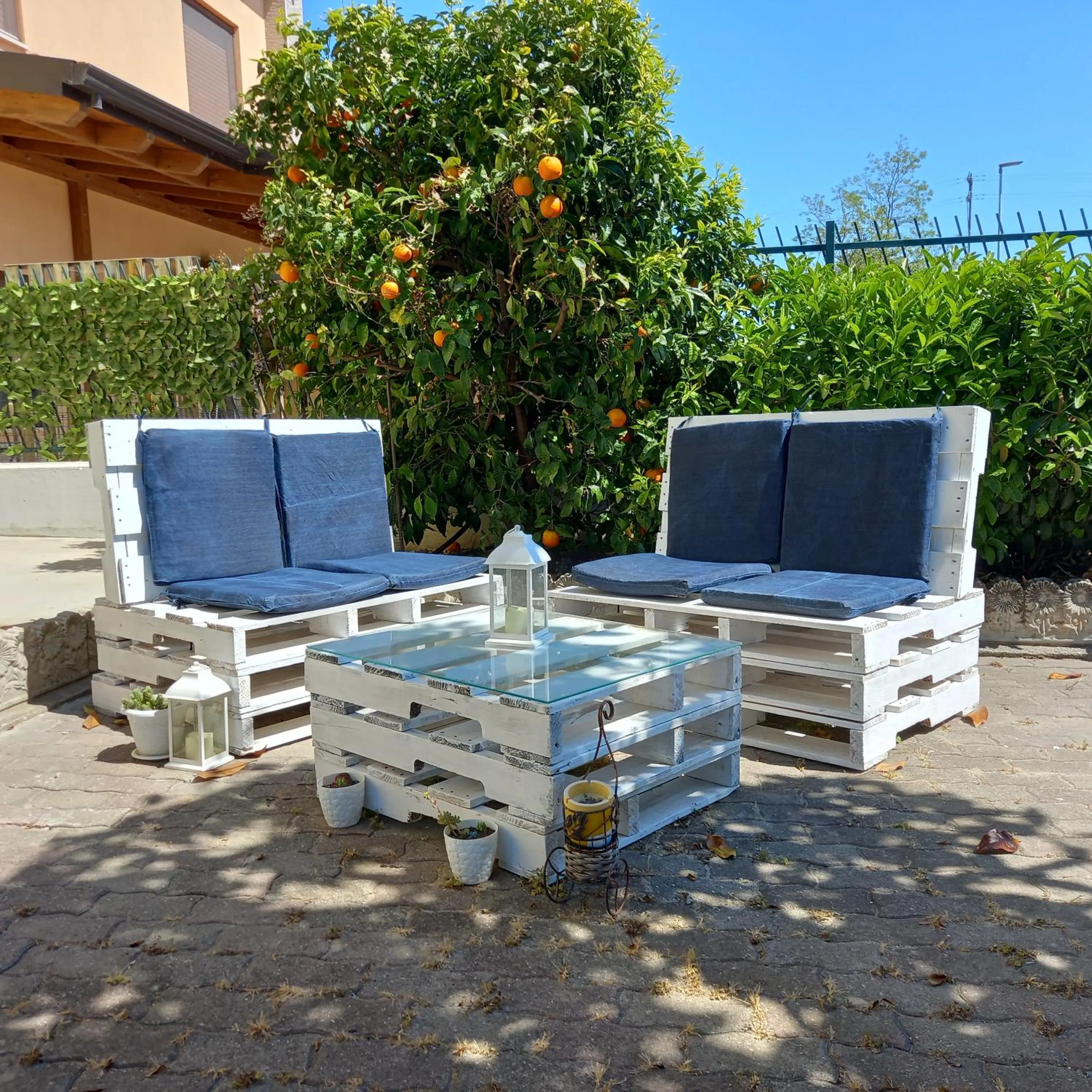 Garden in B&B IRIS COTTAGE