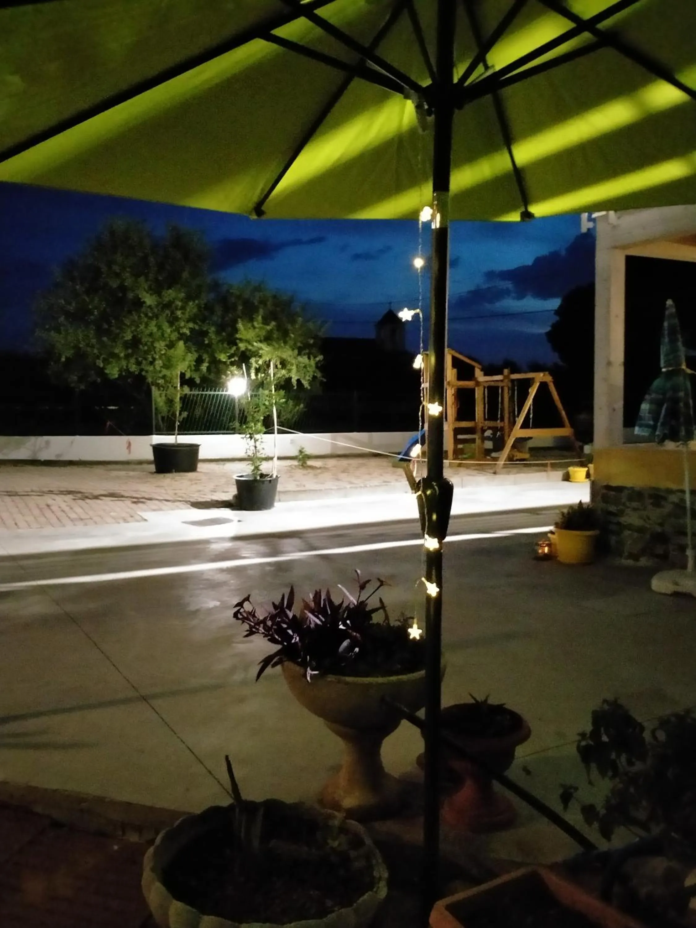 Garden in B&B IRIS COTTAGE