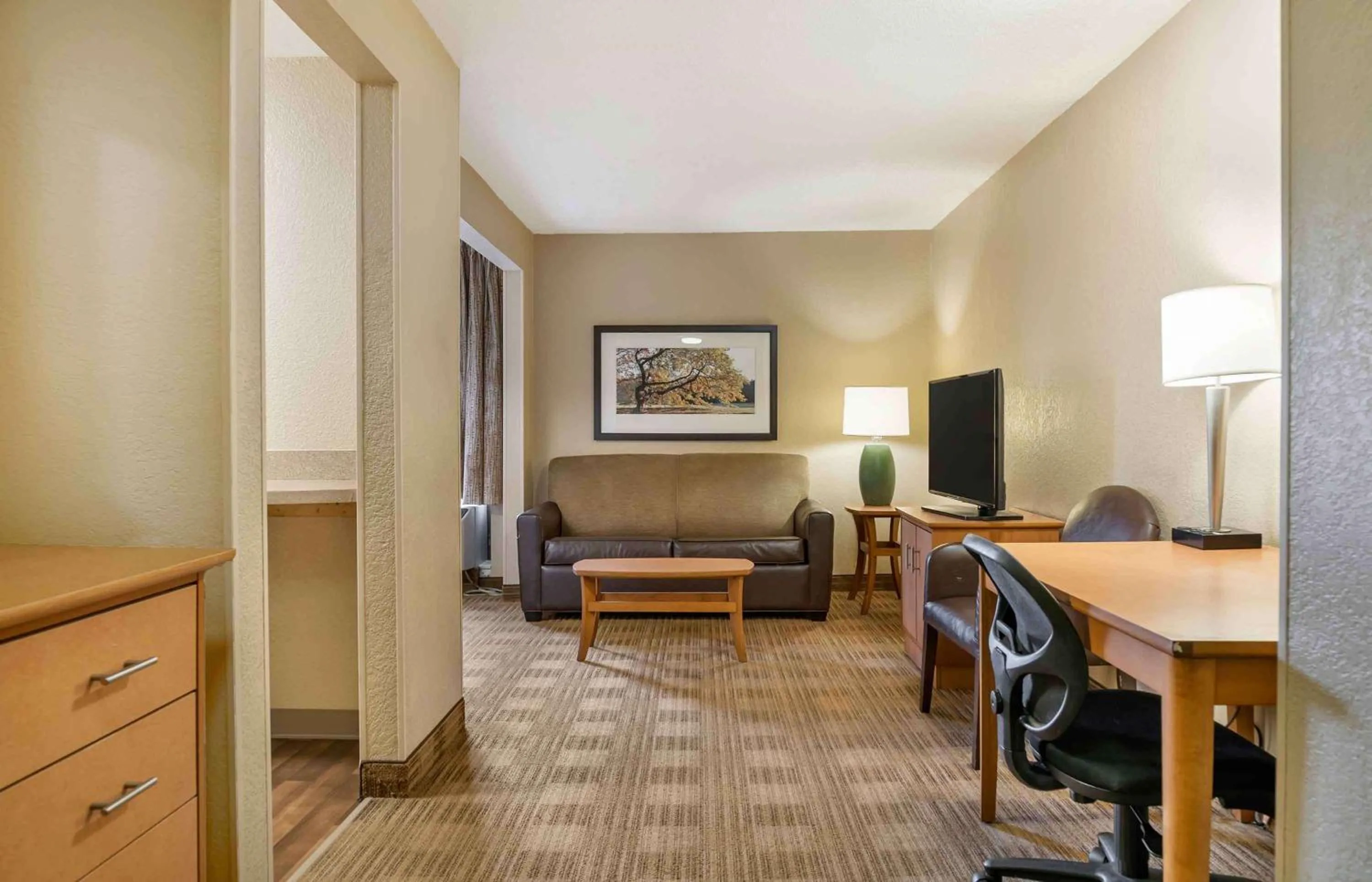 Bedroom in Extended Stay America Select Suites - Detroit - Warren
