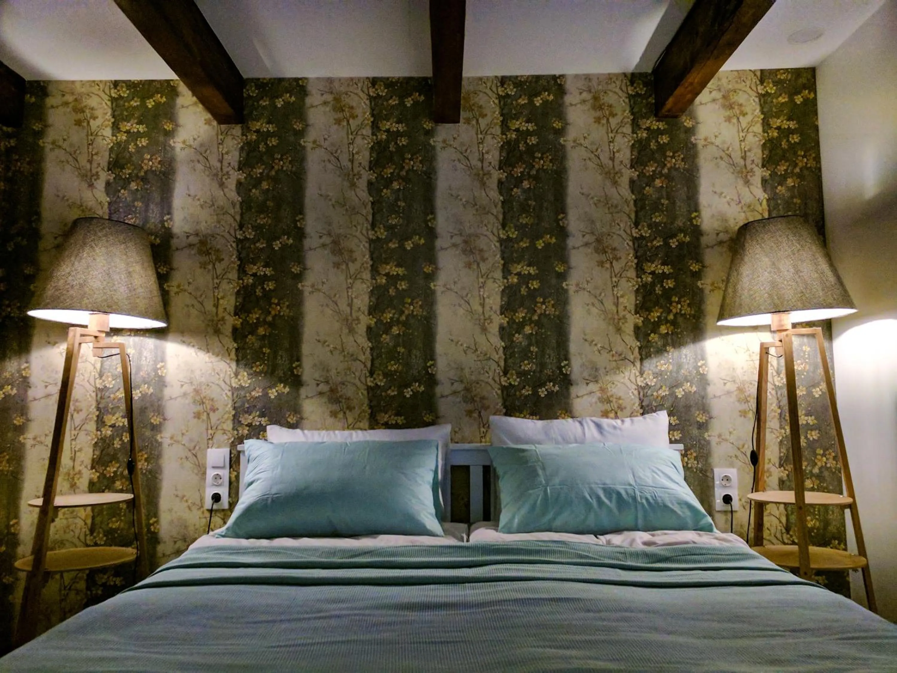 Bed in Cozy Studios on Freedom Square