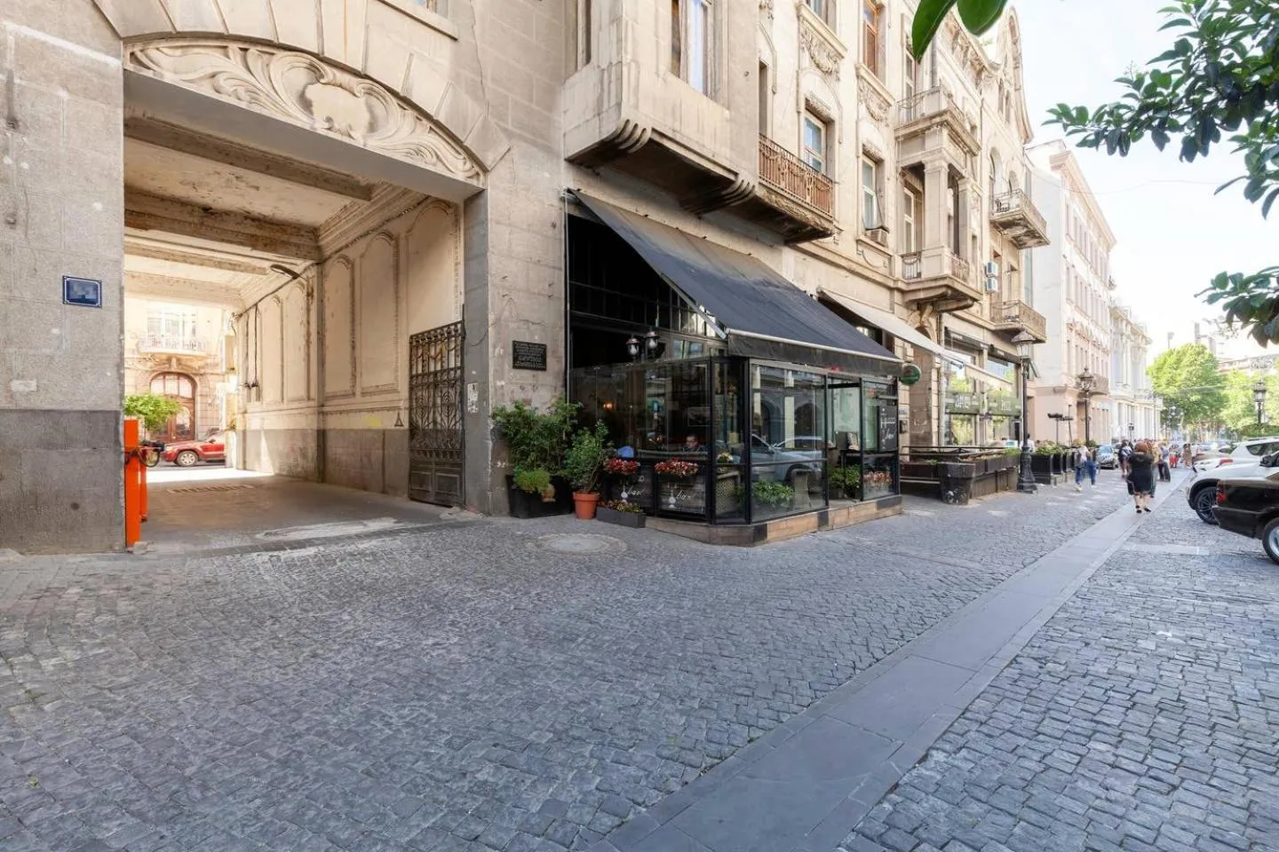 Facade/entrance in Cozy Studios on Freedom Square