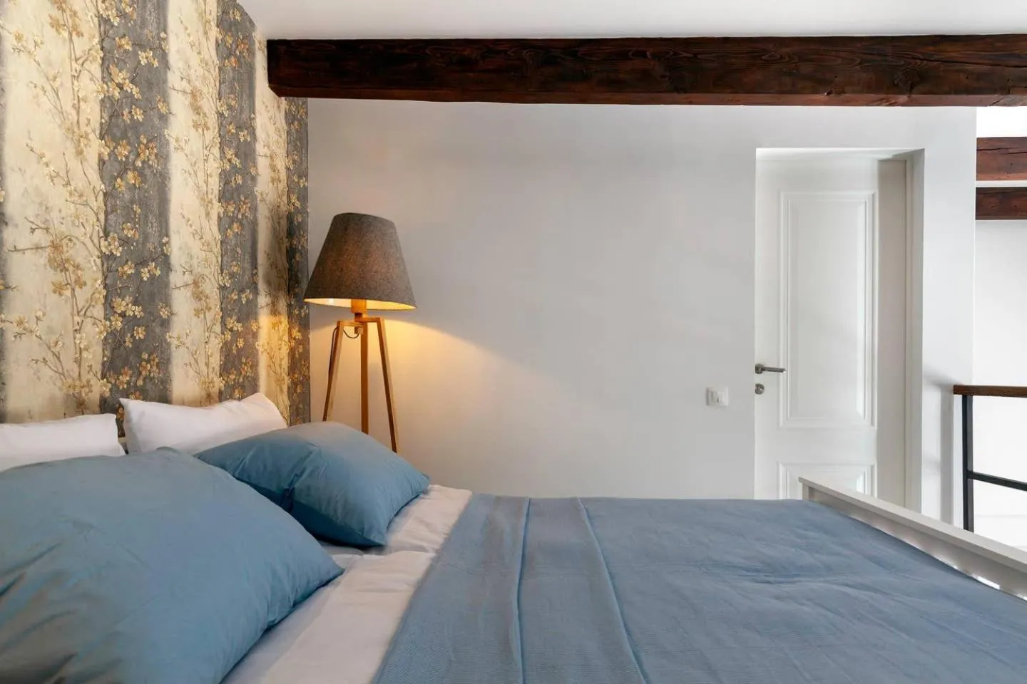 Bed in Cozy Studios on Freedom Square