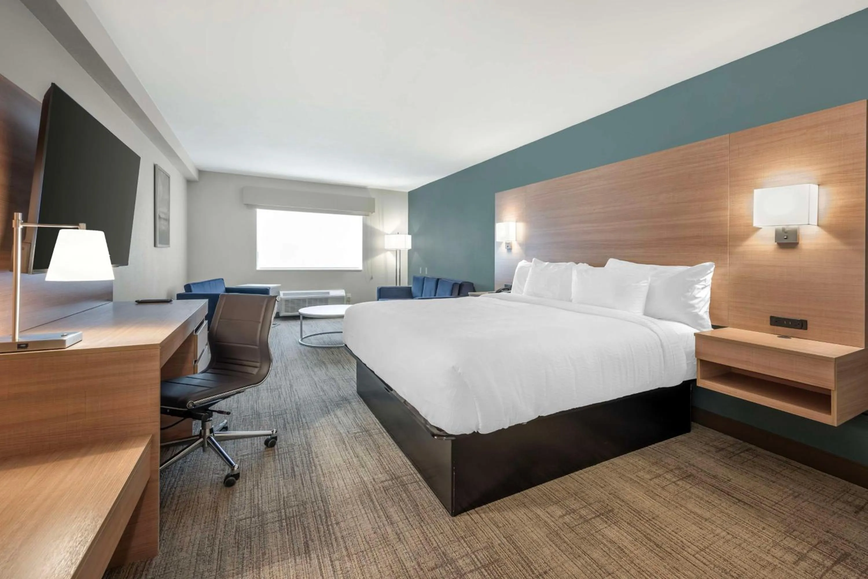 Bedroom, Bed in Best Western River Cities