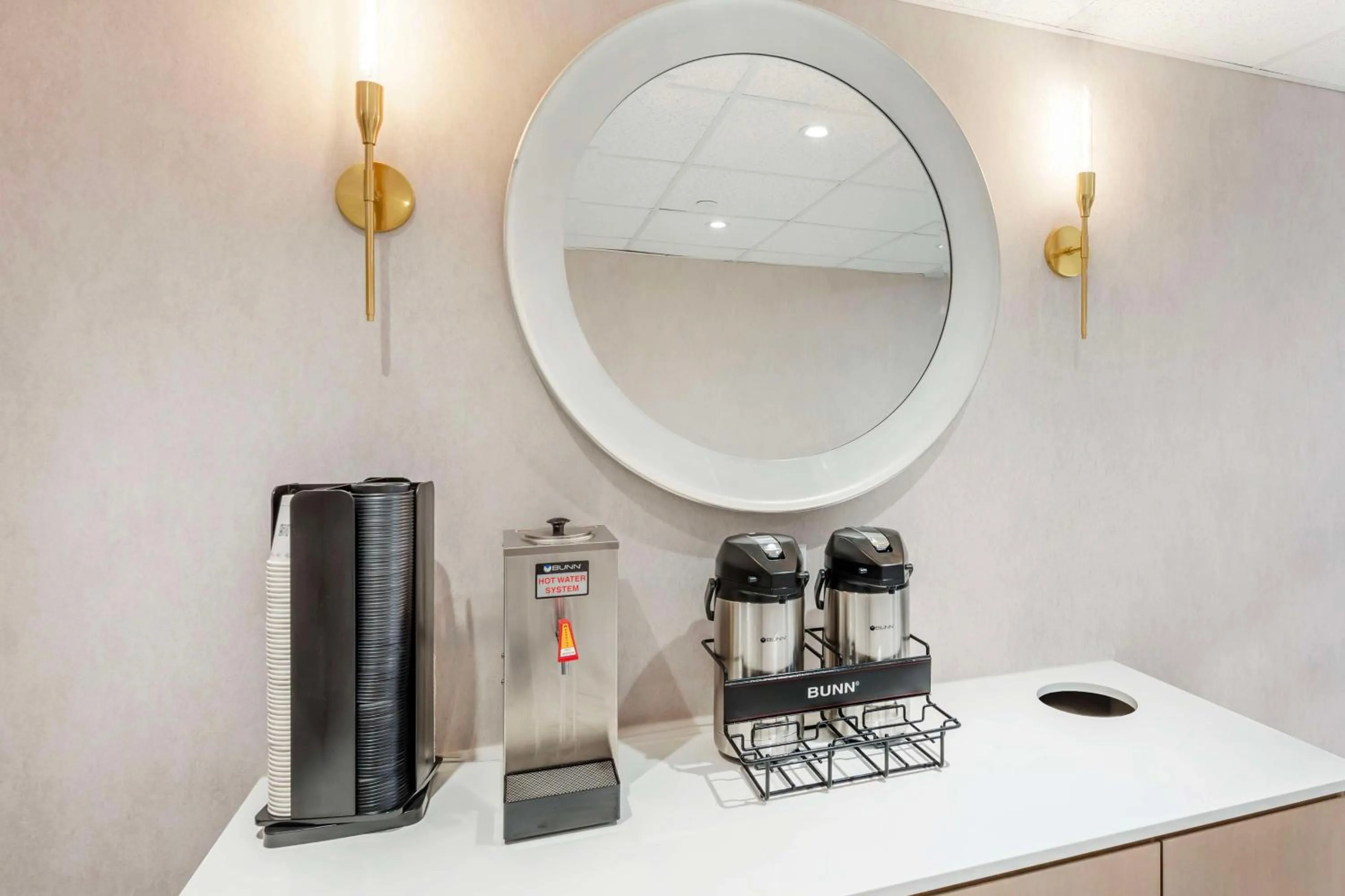 Property building in Best Western River Cities