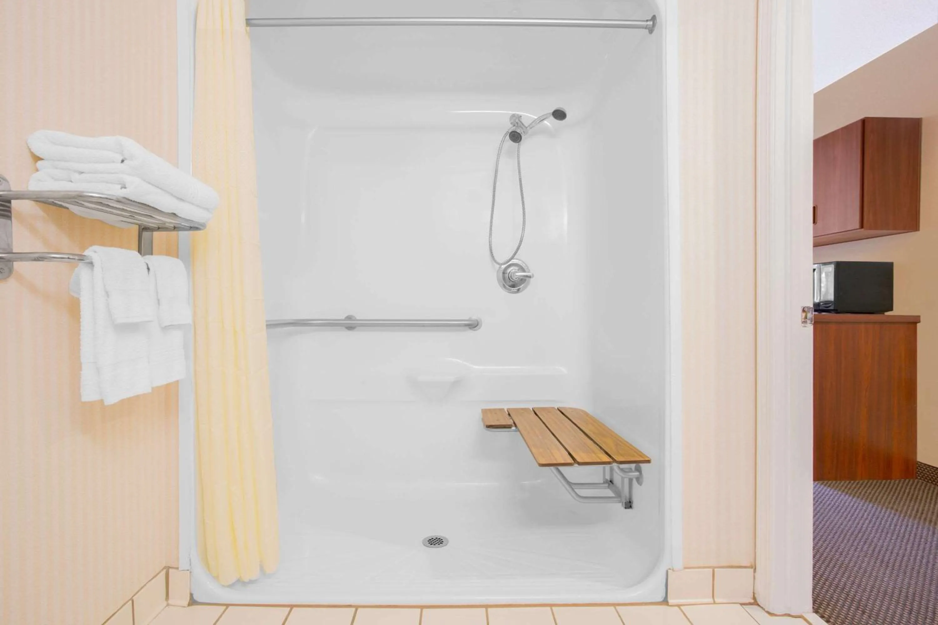 Shower in Microtel Inn & Suites by Wyndham Kannapolis/Concord