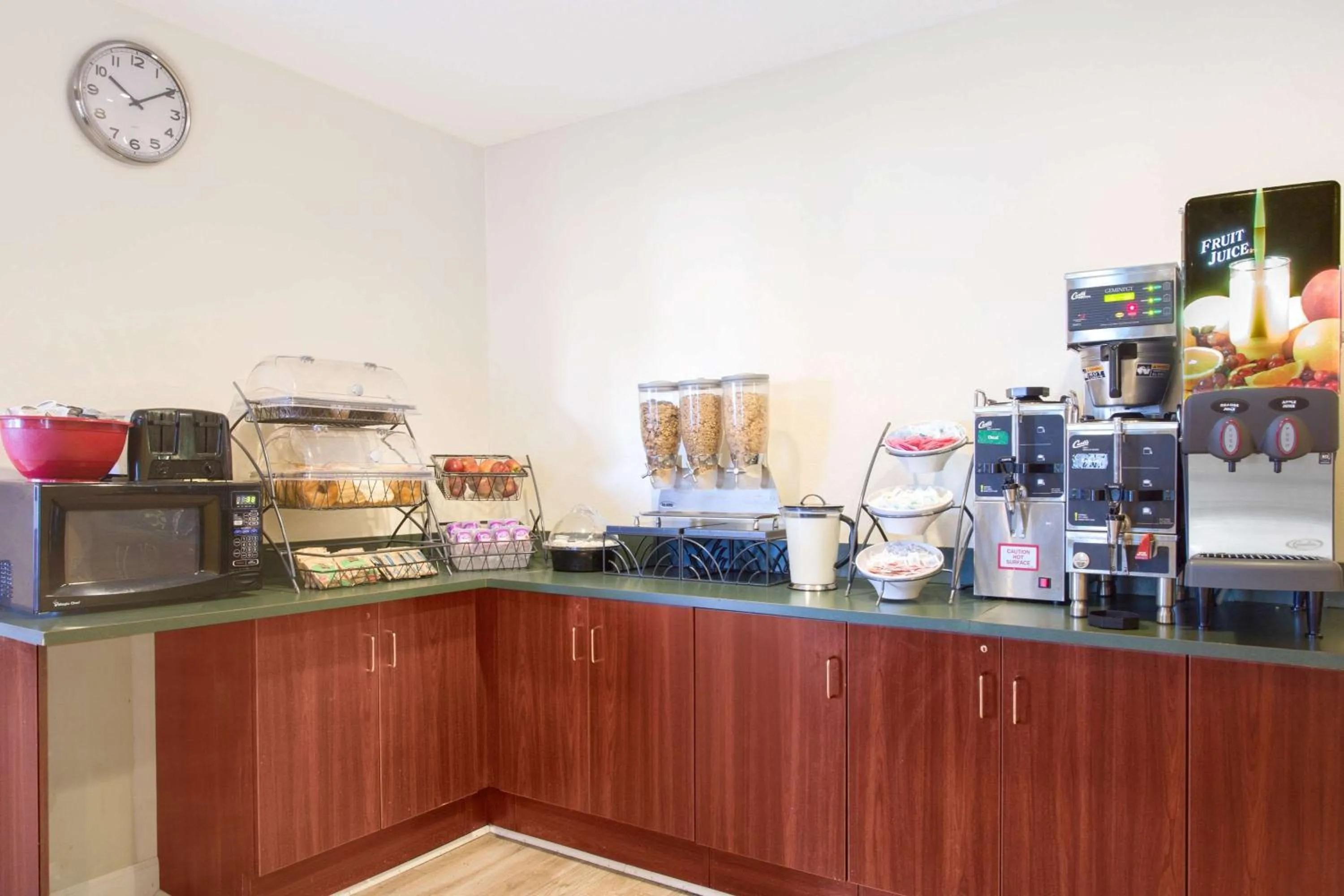 Restaurant/places to eat in Microtel Inn & Suites by Wyndham Kannapolis/Concord