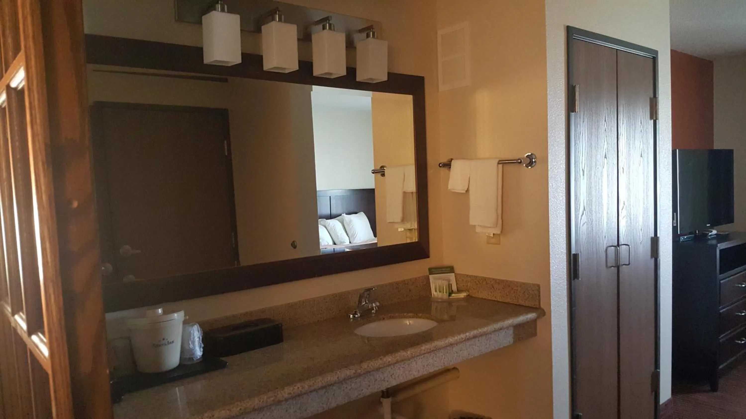 AmericInn by Wyndham Muscatine