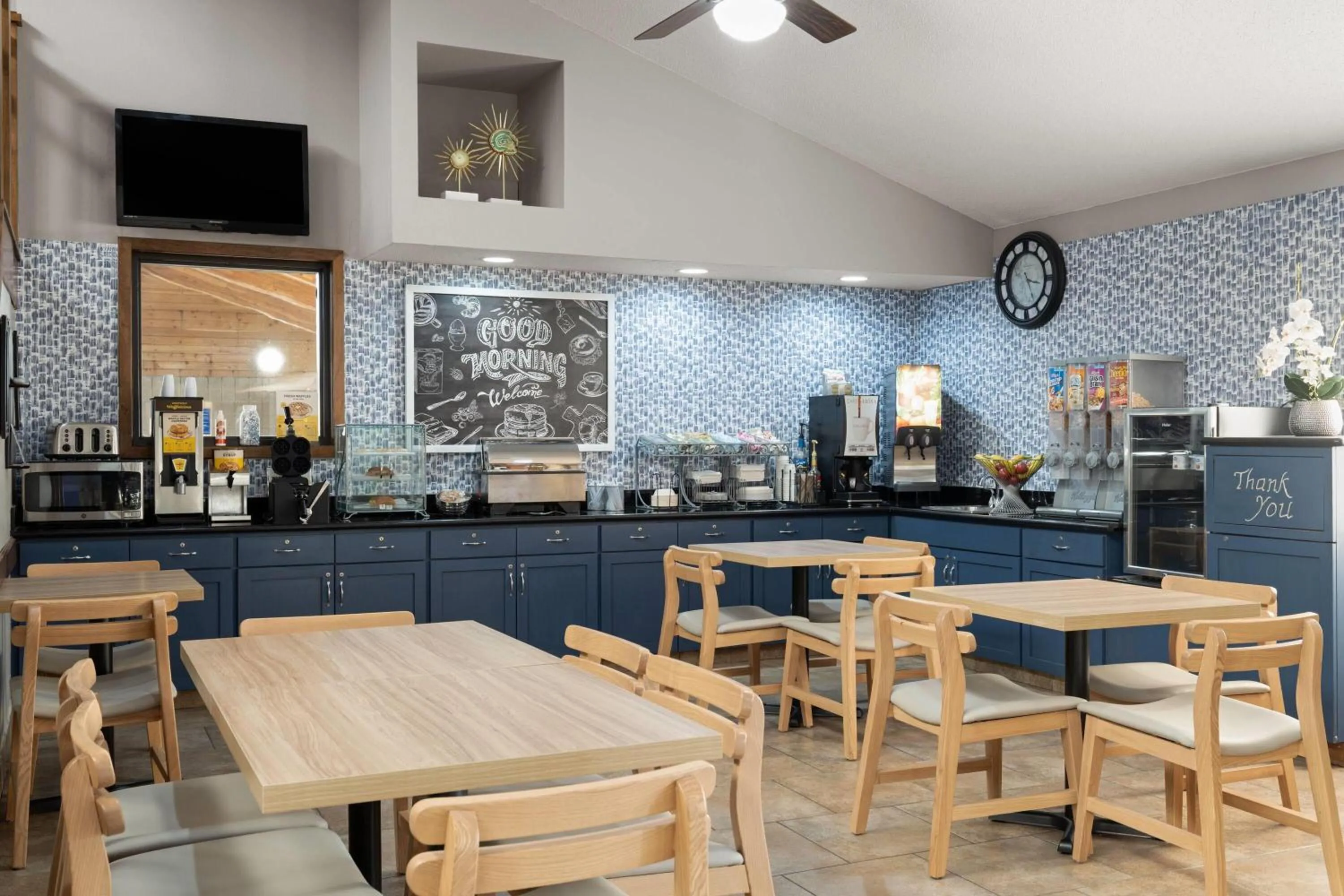 Breakfast in AmericInn by Wyndham Muscatine