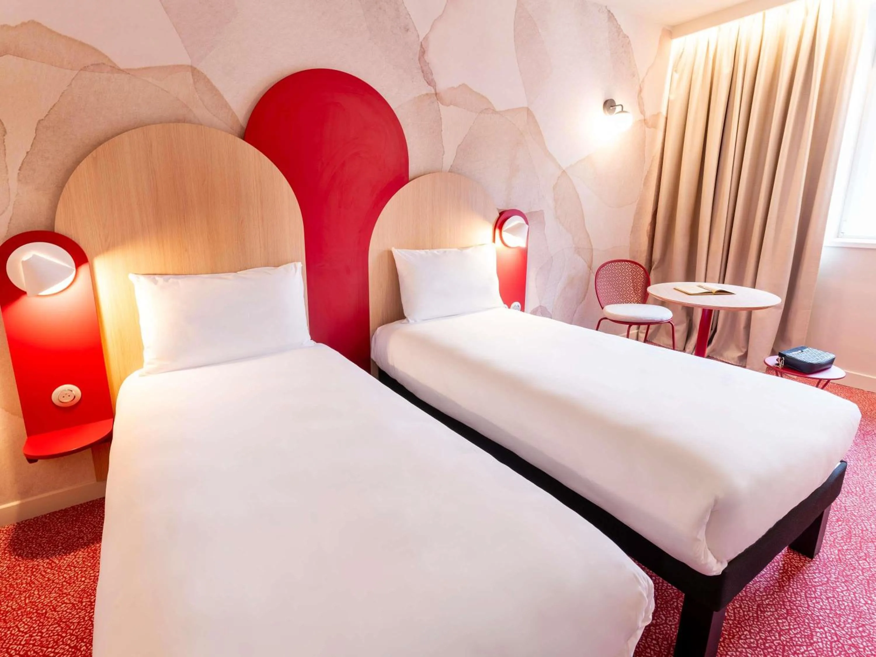 Bedroom, Bed in Ibis Styles Strasbourg Centre République