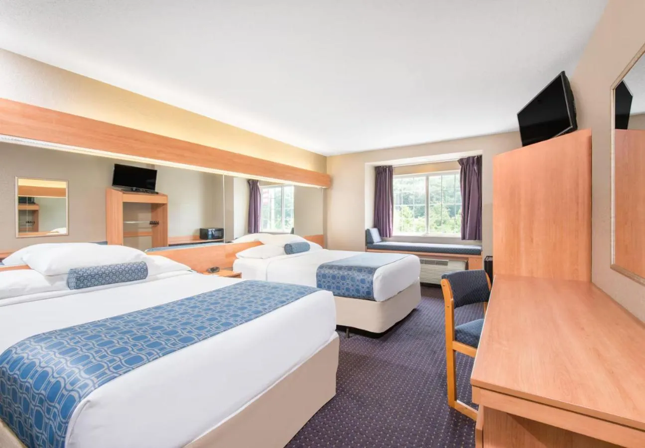 Bedroom, Bed in Microtel Inn & Suites by Wyndham Hazelton/Bruceton Mills
