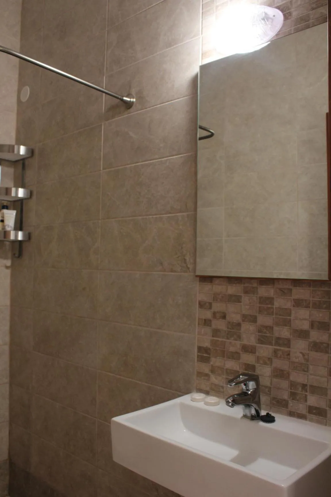Shower in Bardis Sun studios