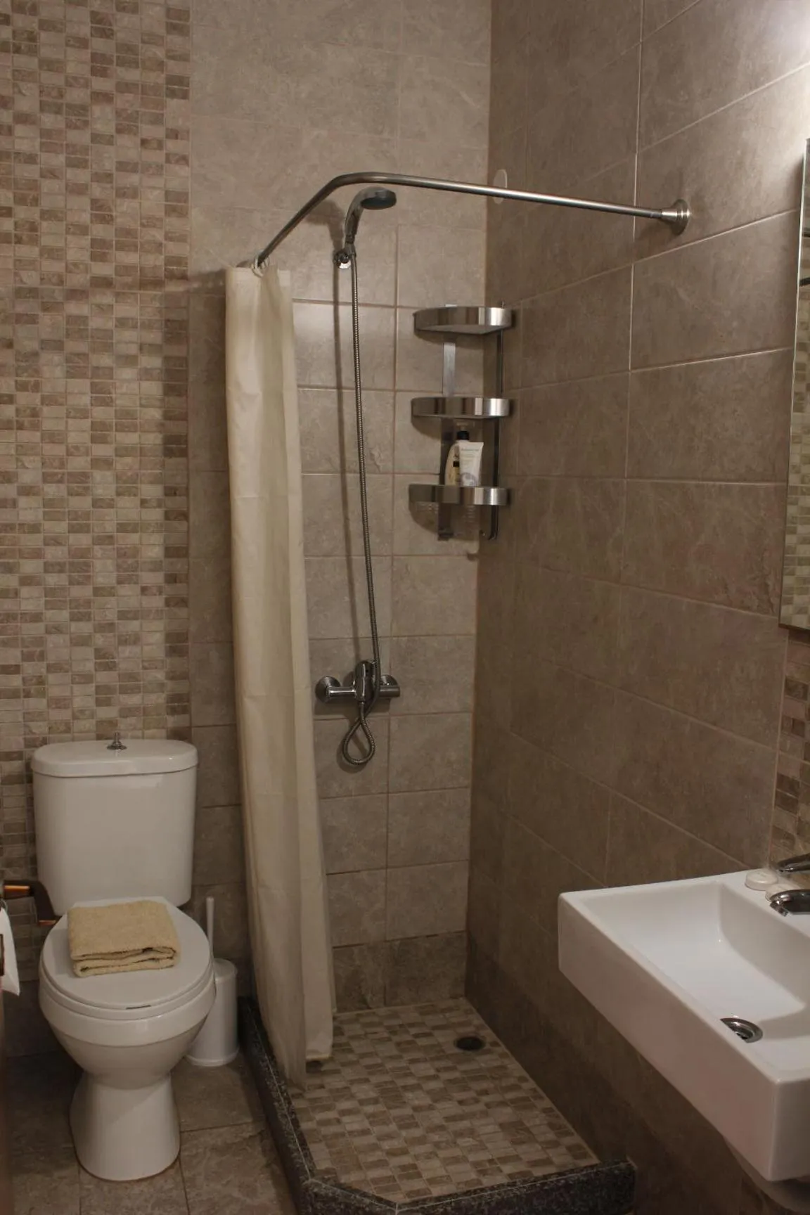 Shower in Bardis Sun studios