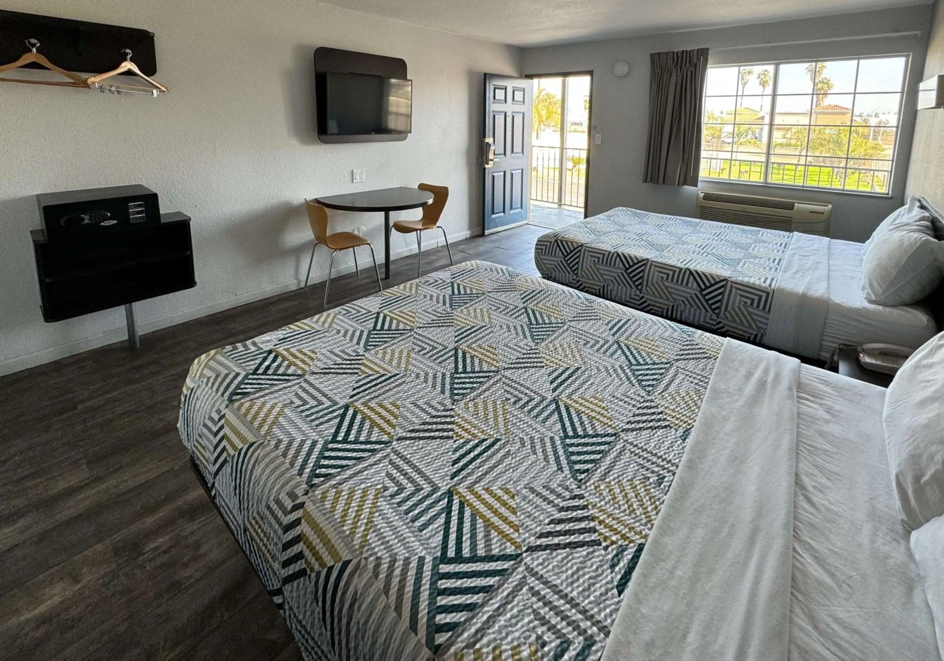 Bedroom, Bed in Motel 6-Delano, CA