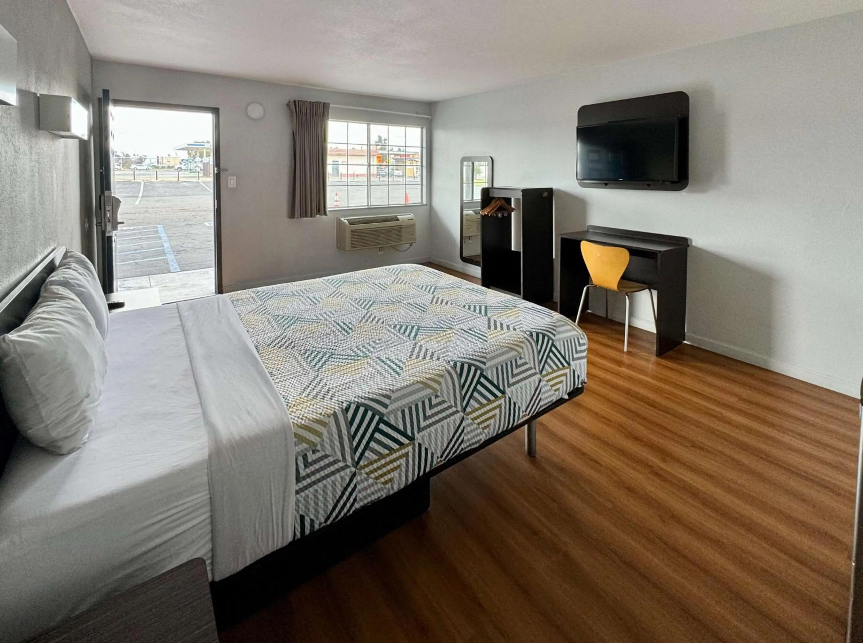 Bedroom, Bed in Motel 6-Delano, CA