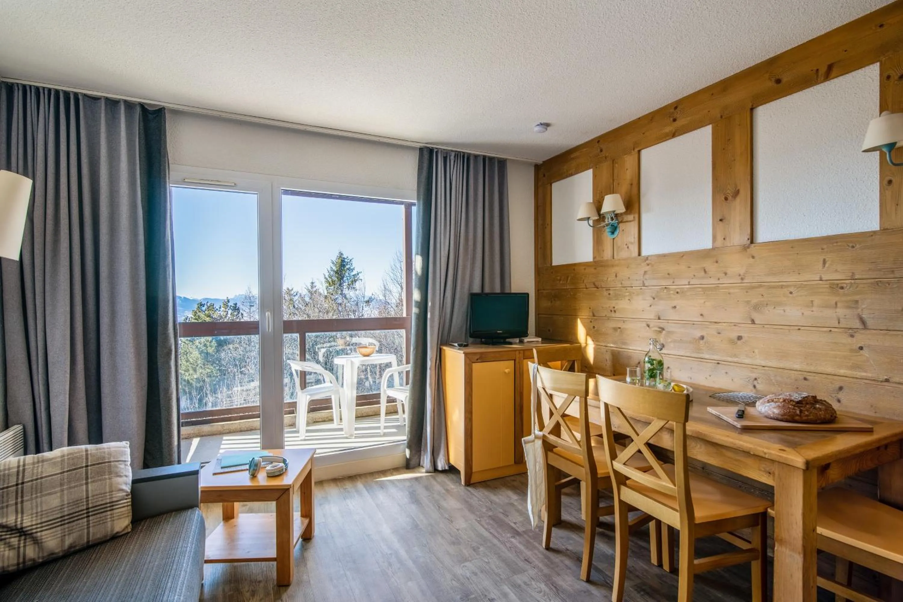 Communal lounge/ TV room in Résidence Pierre & Vacances Le Pédrou