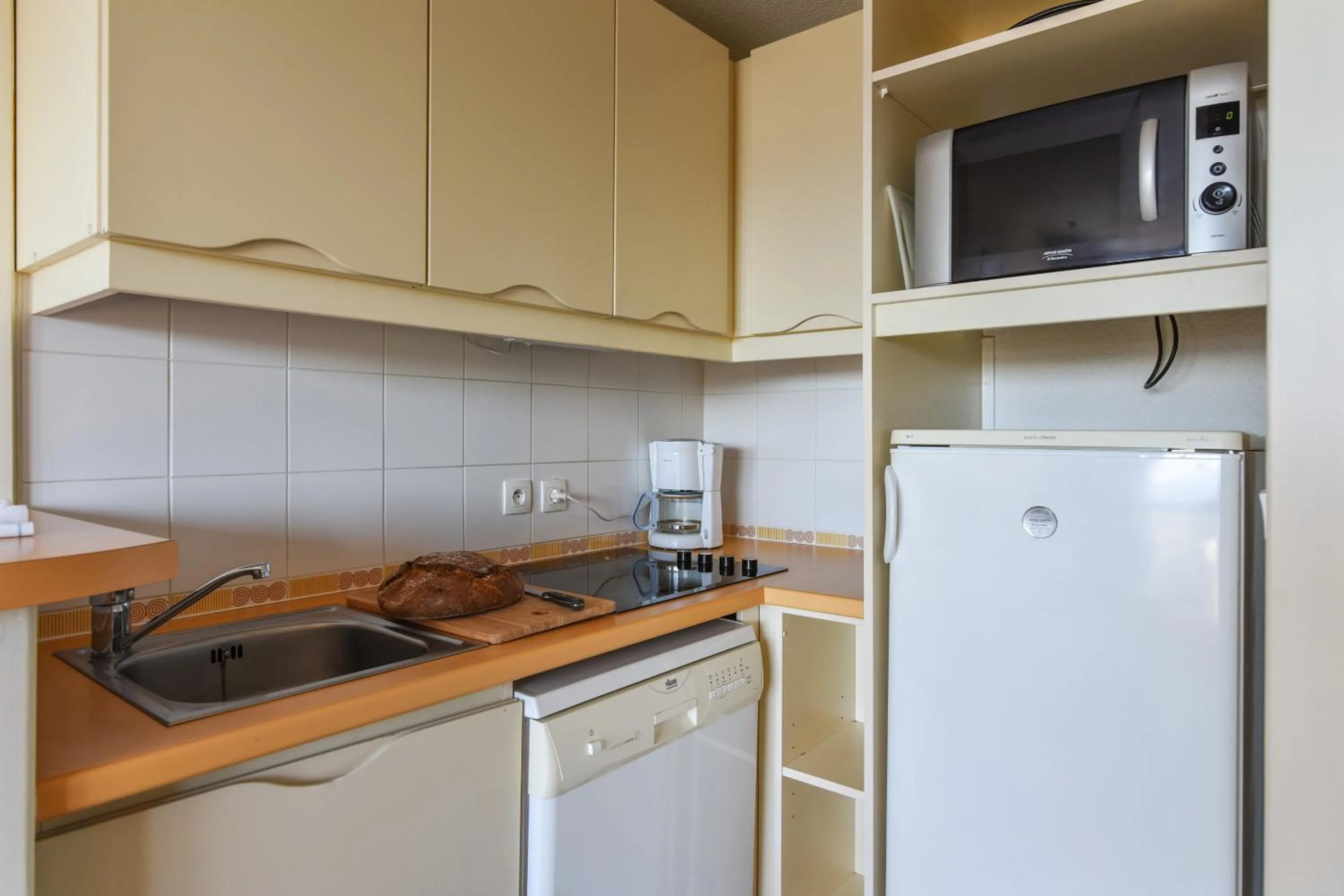 Kitchen or kitchenette in Résidence Pierre & Vacances Le Pédrou