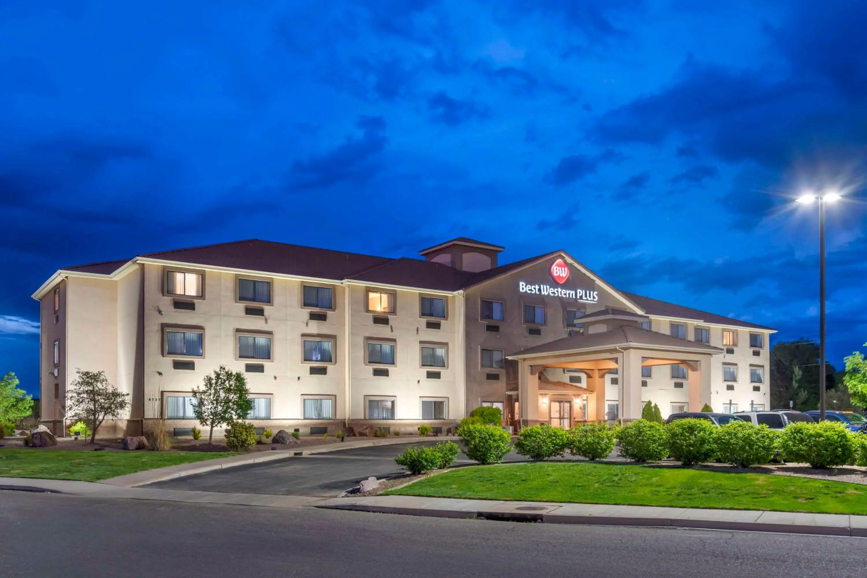 Property building in Best Western Plus Eagleridge Inn & Suites