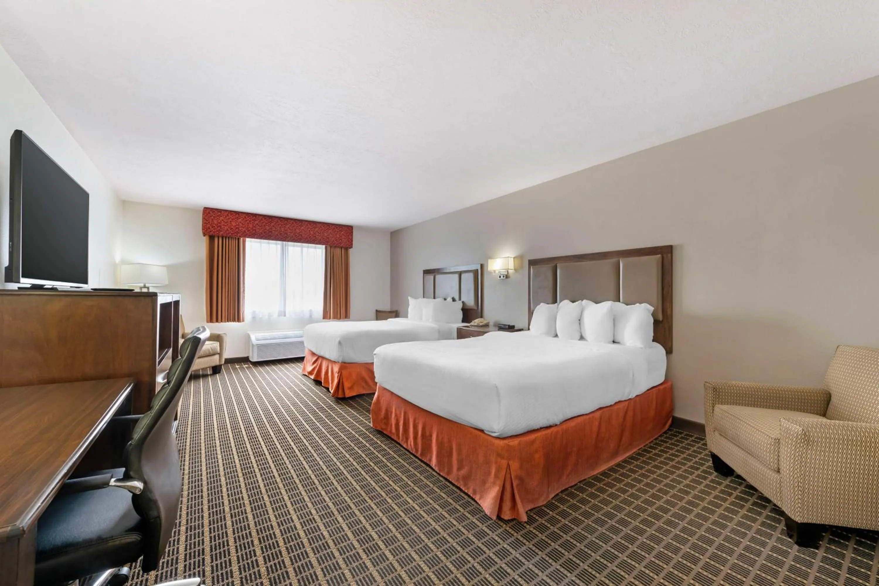 Bedroom, Bed in Best Western Plus Eagleridge Inn & Suites