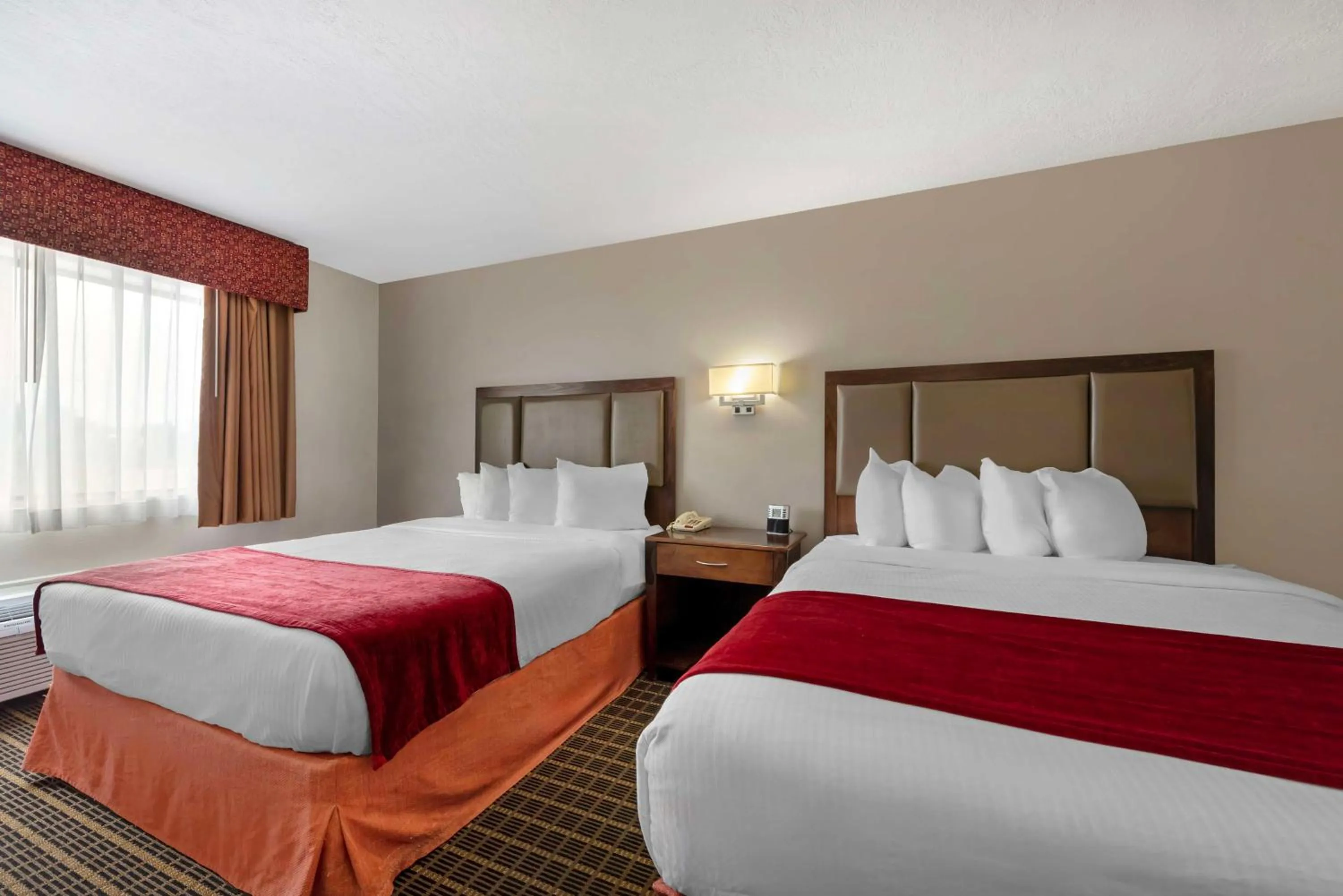 Bedroom, Bed in Best Western Plus Eagleridge Inn & Suites