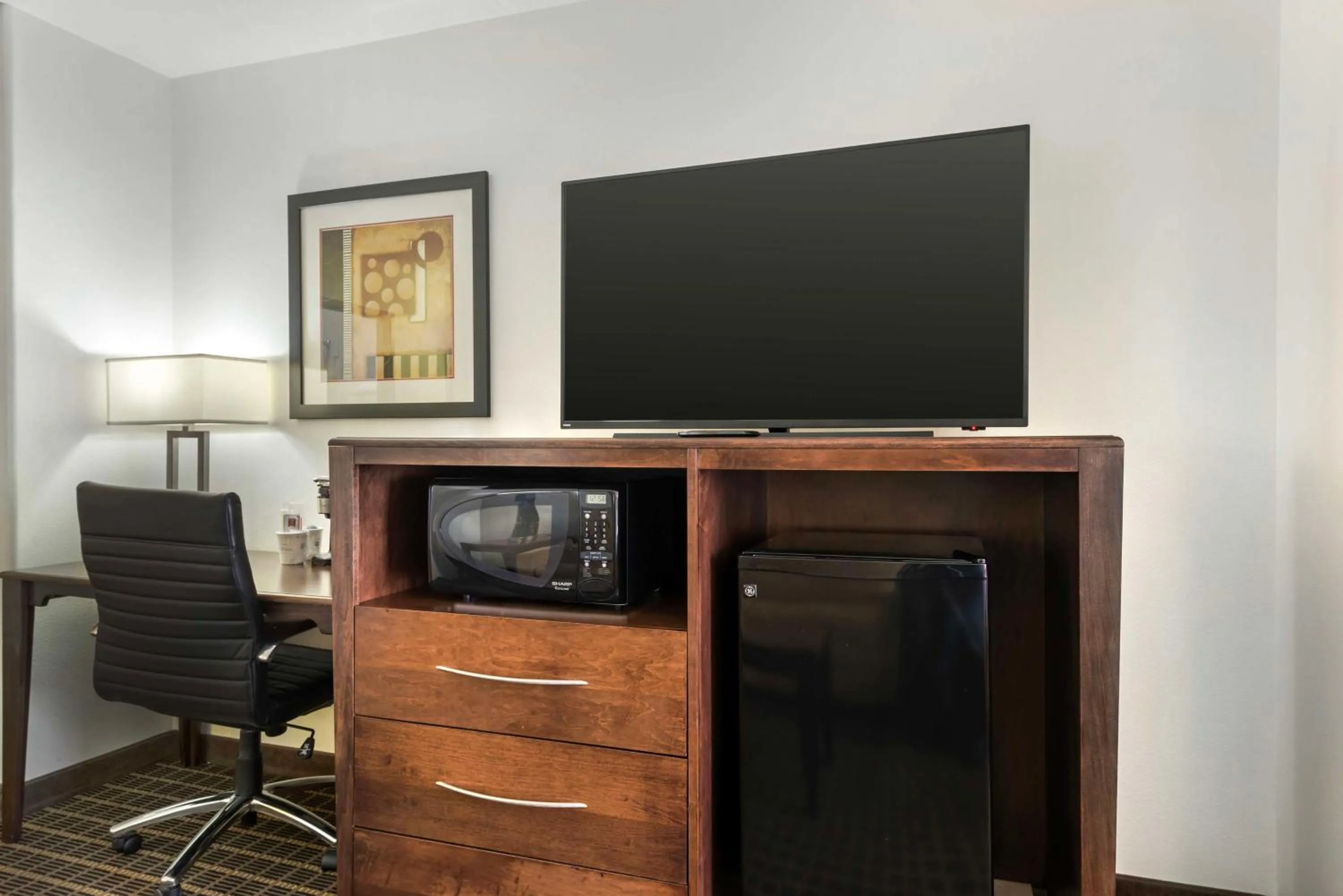 Bedroom in Best Western Plus Eagleridge Inn & Suites