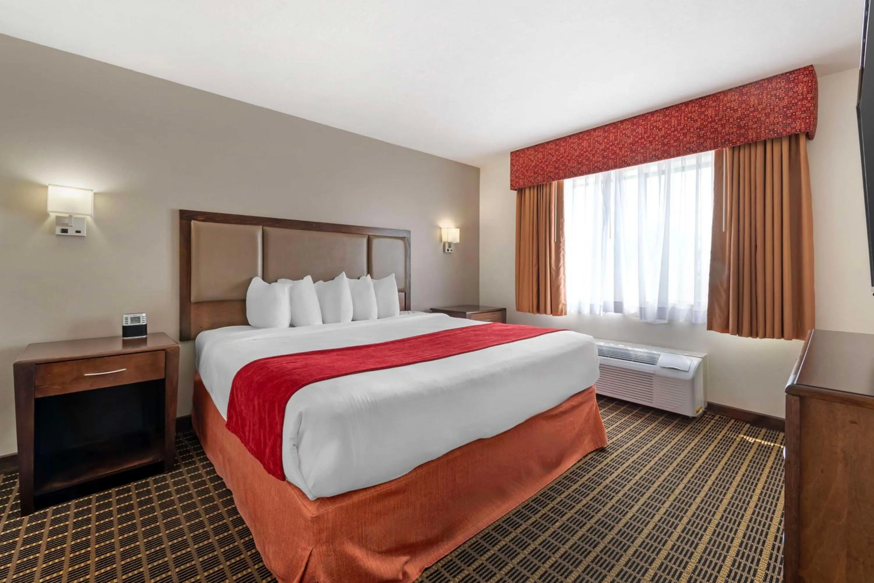 Bedroom, Bed in Best Western Plus Eagleridge Inn & Suites