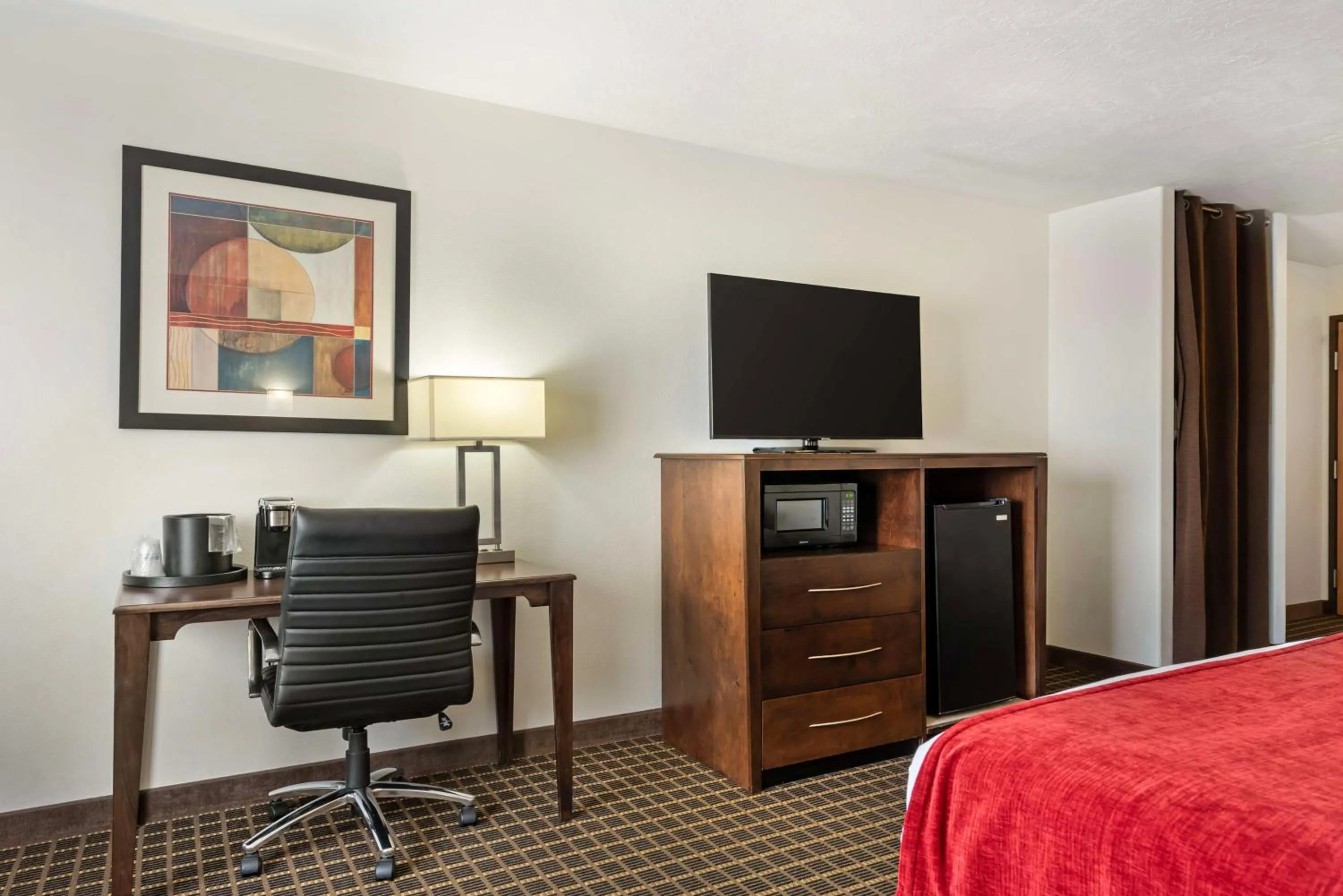 Bedroom, Bed in Best Western Plus Eagleridge Inn & Suites