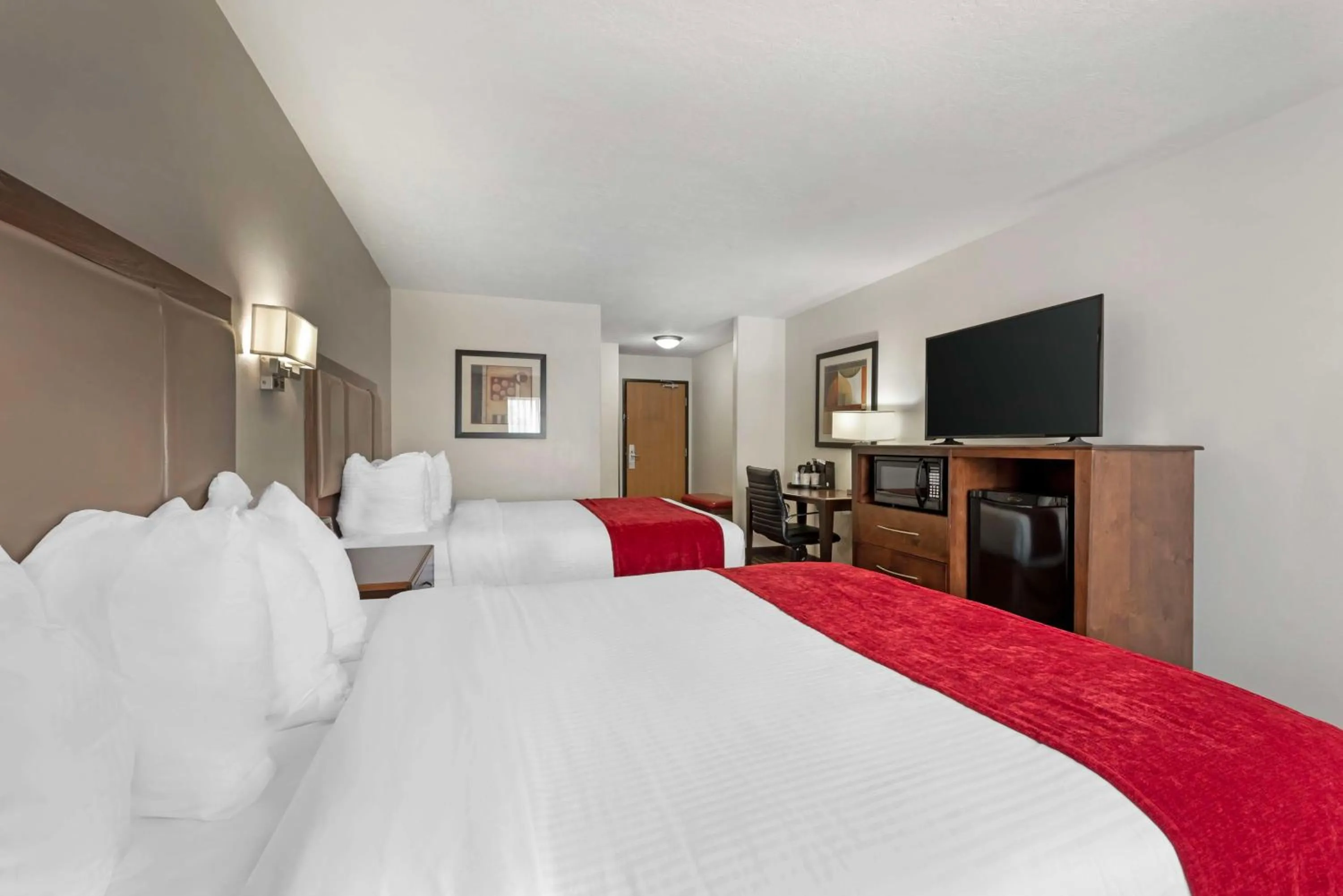 Bedroom, Bed in Best Western Plus Eagleridge Inn & Suites