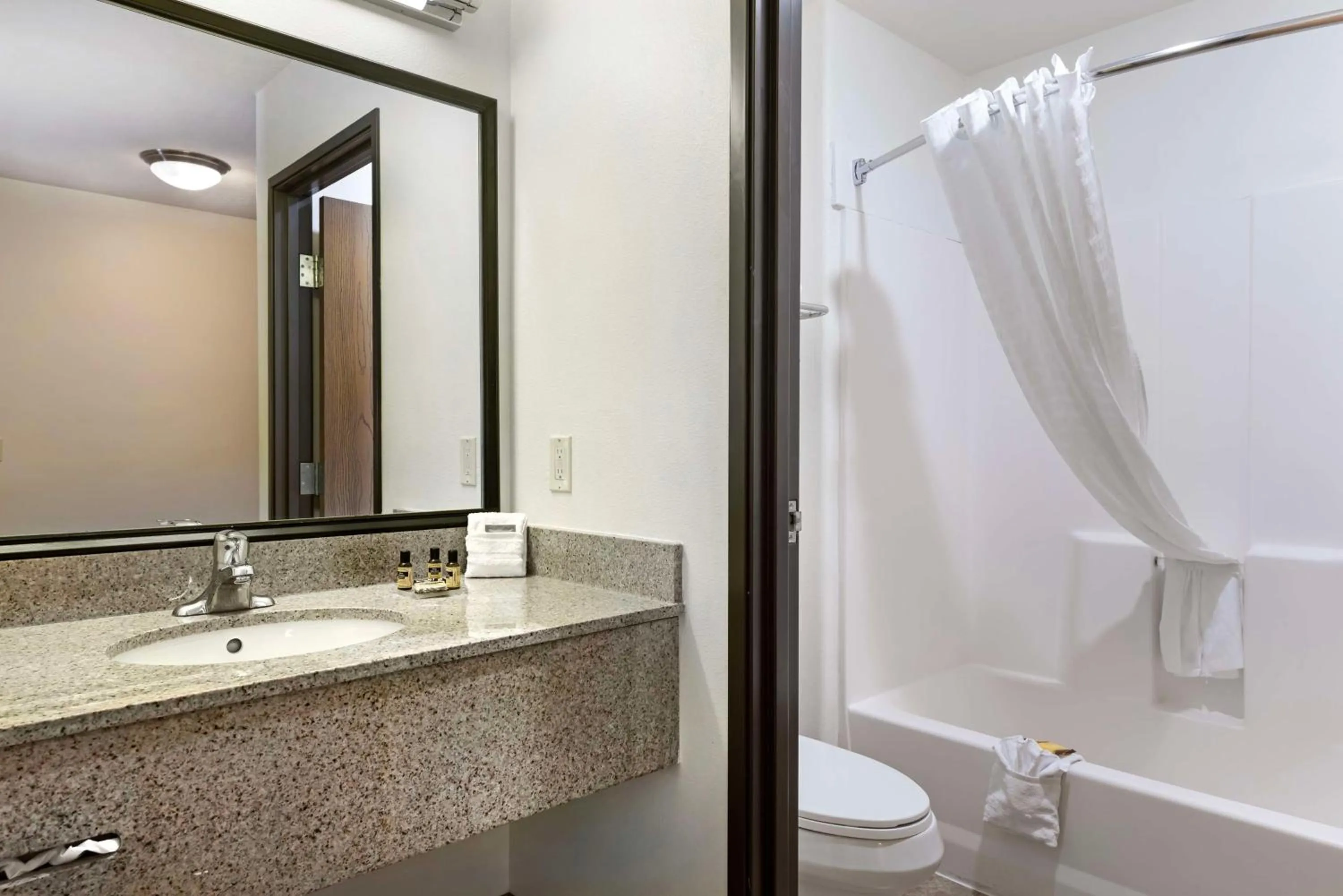 Bathroom in Best Western Plus Eagleridge Inn & Suites