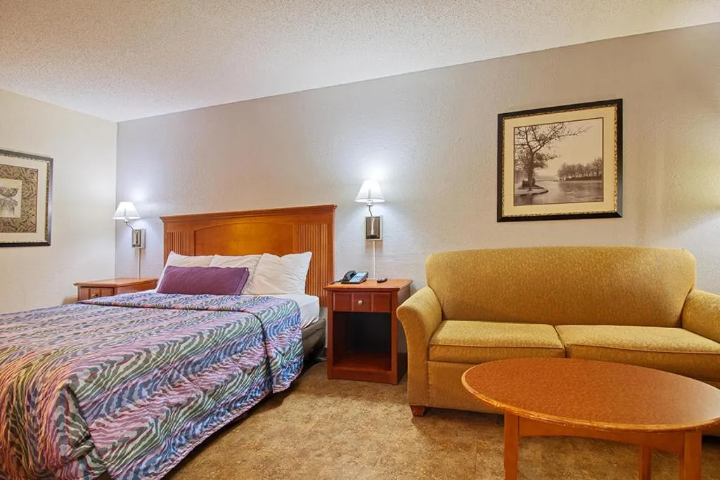 Bedroom, Bed in Regency Inn & Suites