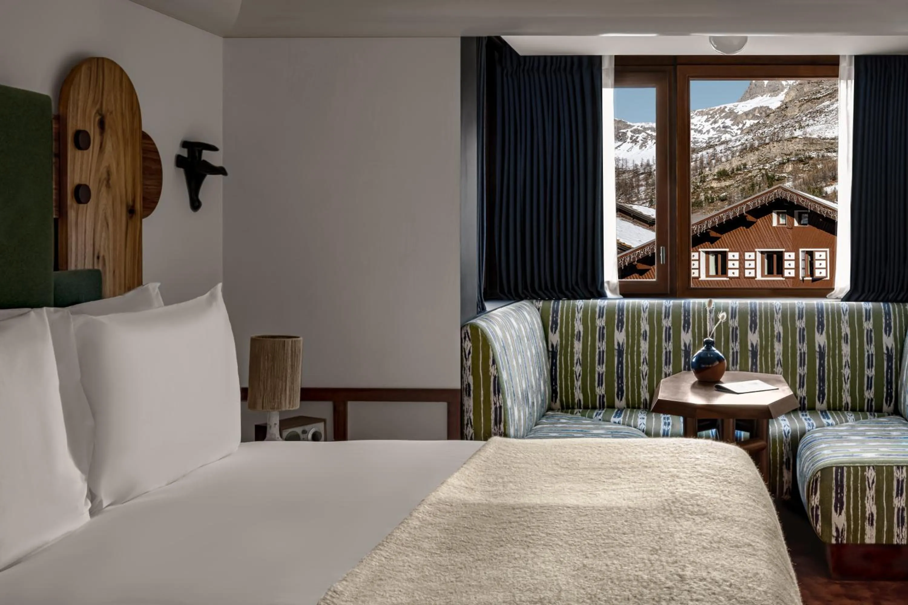 Photo of the whole room, Bed in Experimental Chalet Val d'Isère