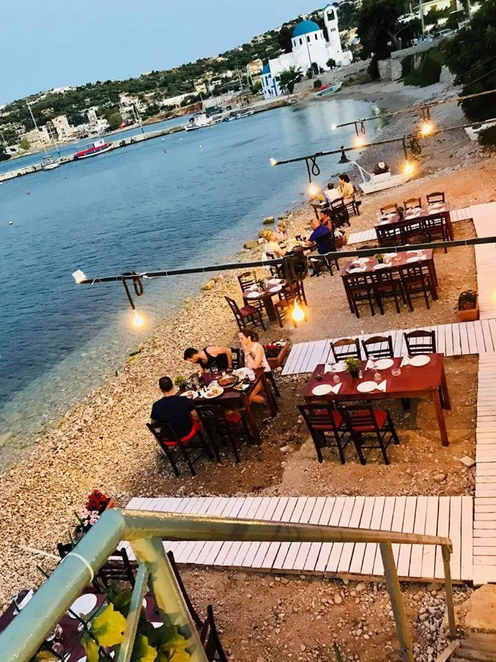 Restaurant/places to eat in Votsalakia Apartments