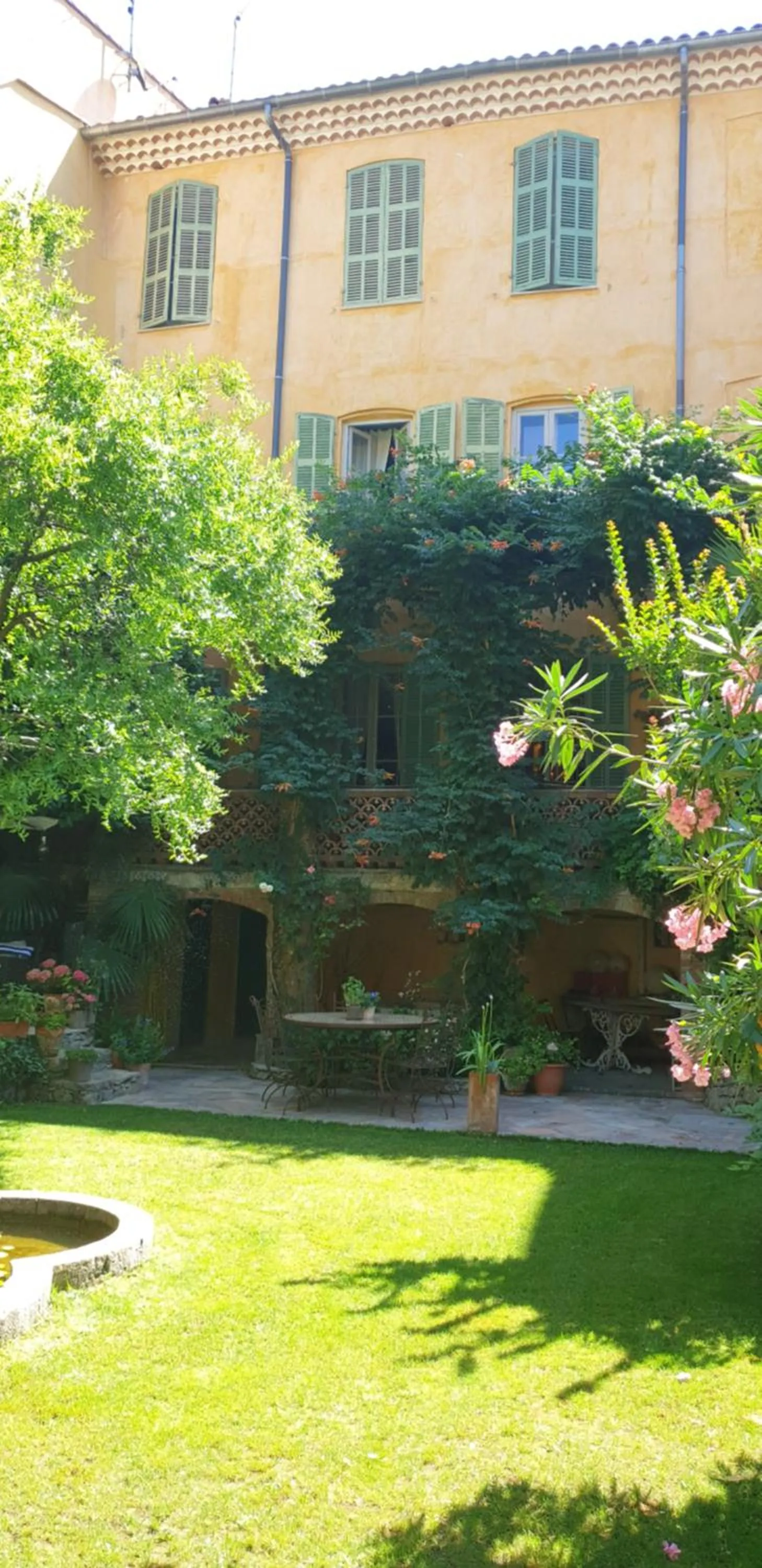 Property building in La Cordeline