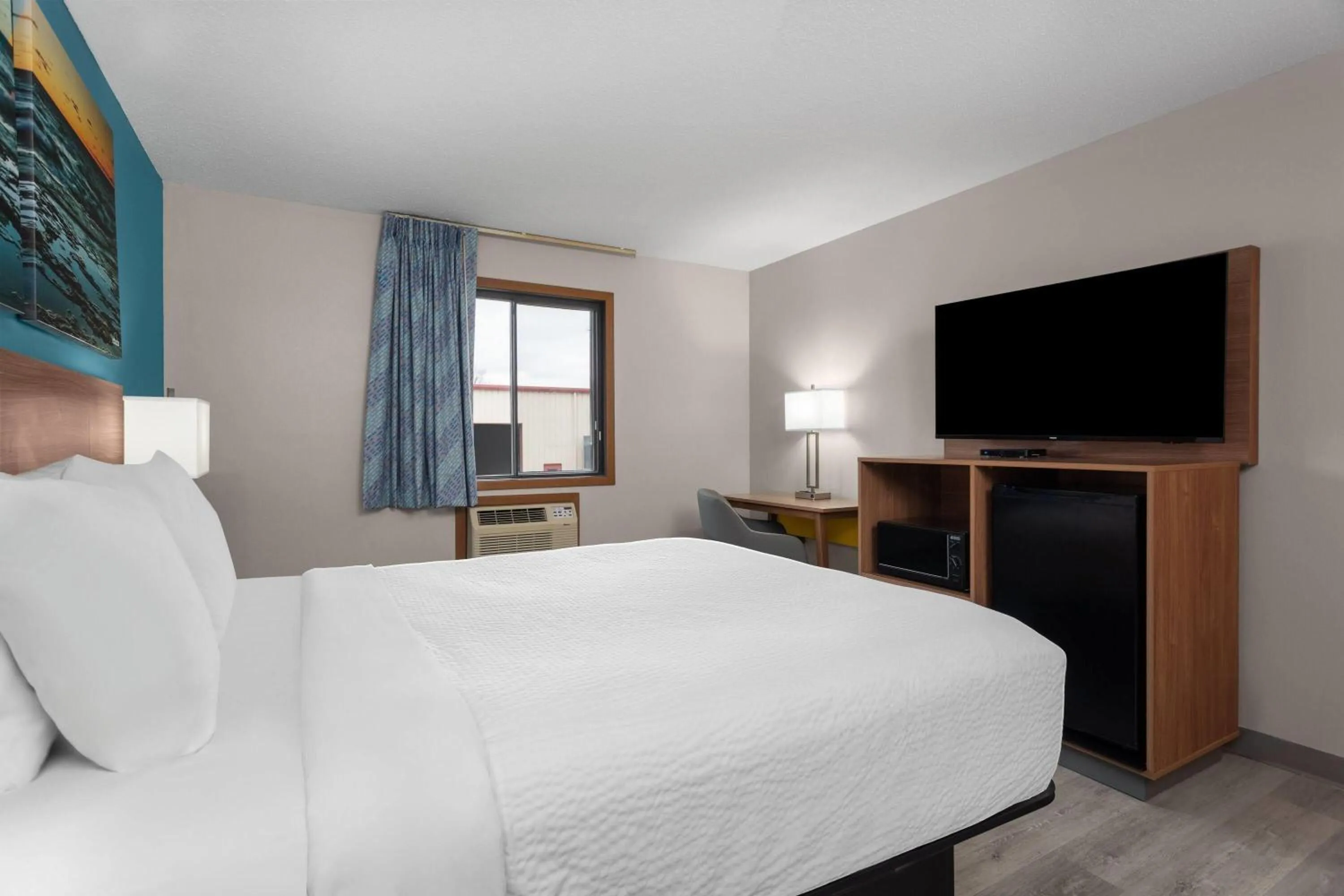 Photo of the whole room, Bed in Days Inn by Wyndham Austin