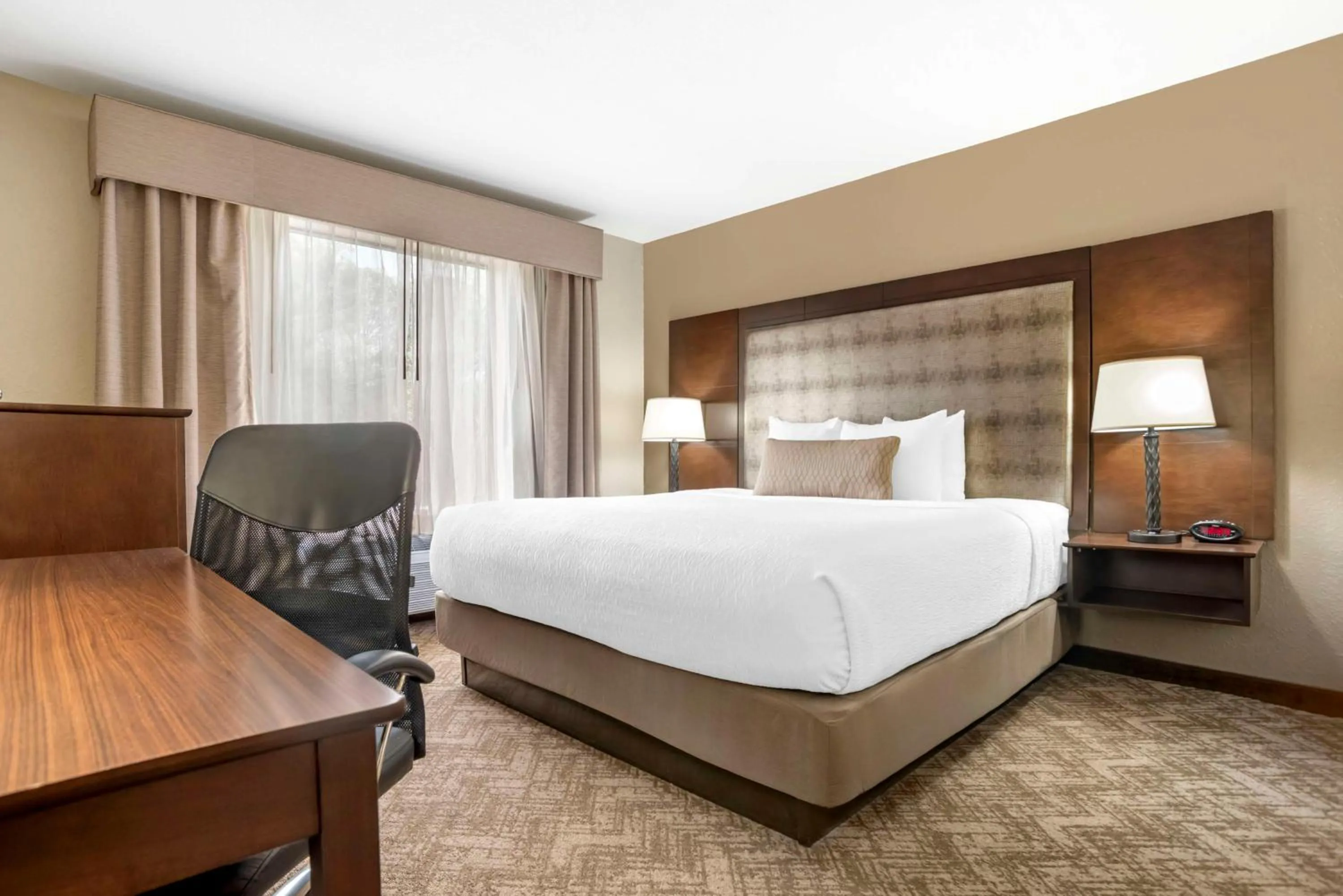 Bedroom, Bed in Best Western Gardendale