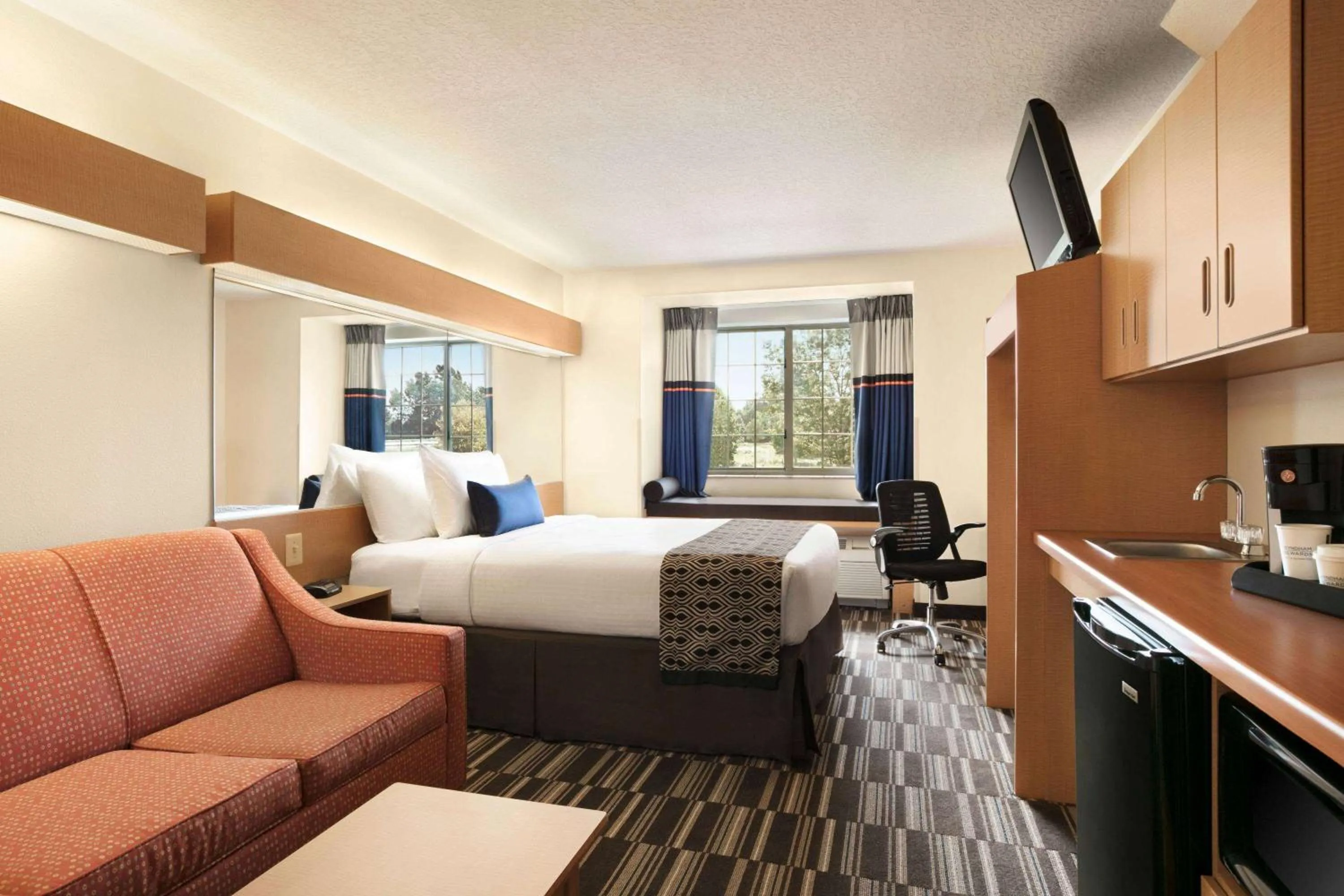 Photo of the whole room, Bed in Microtel Inn & Suites by Wyndham Culpeper