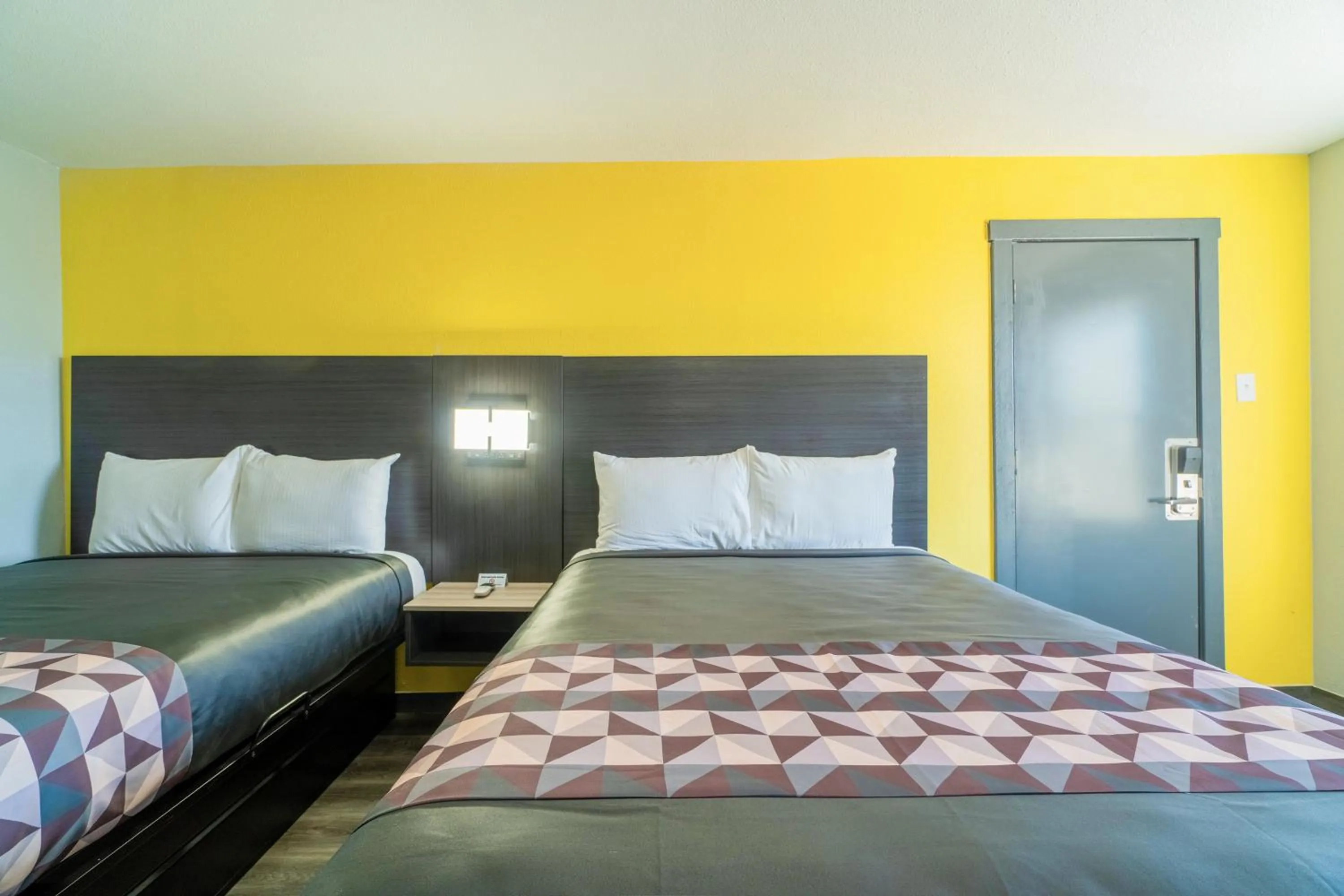 Bedroom in Royal Inn