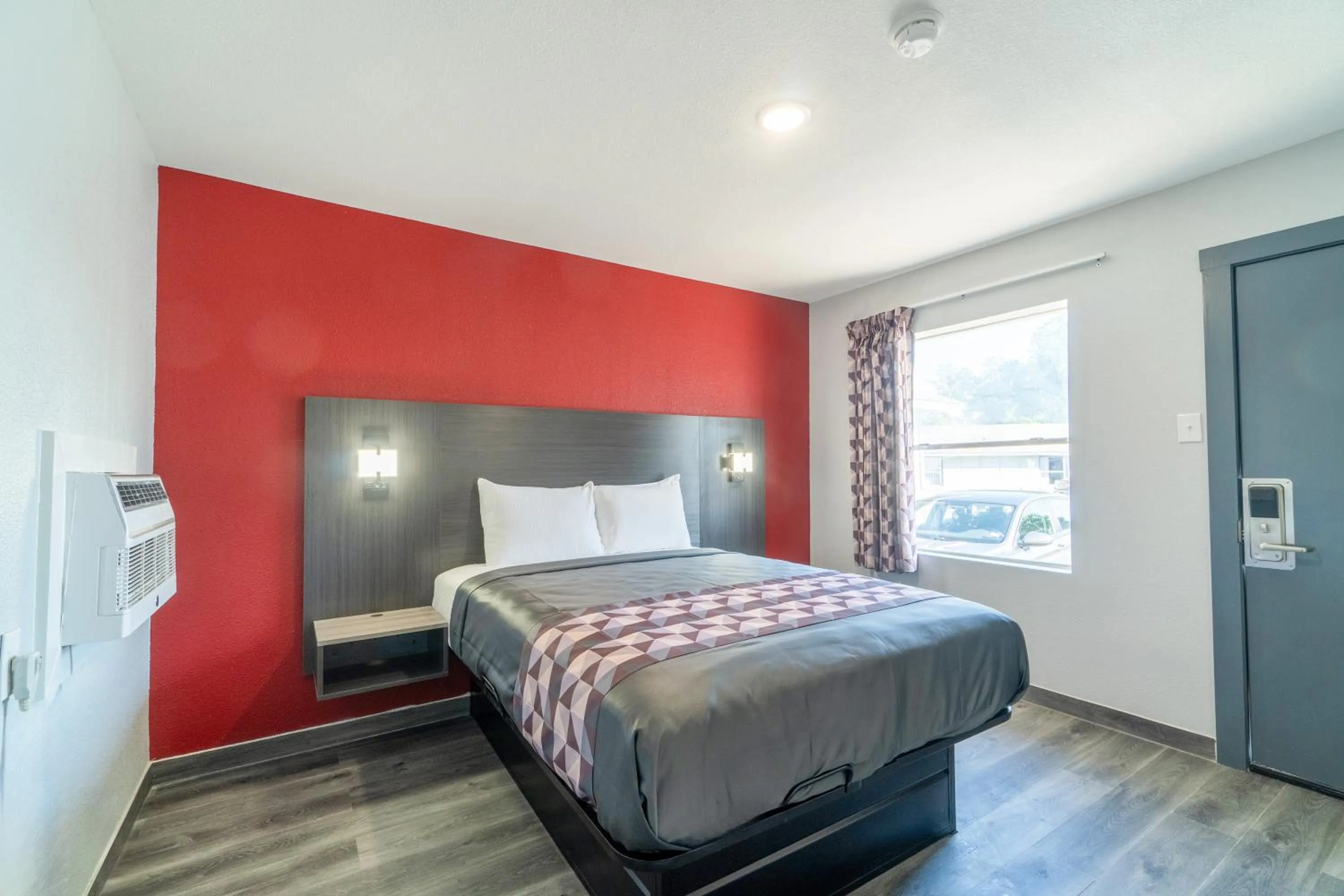 Bedroom in Royal Inn