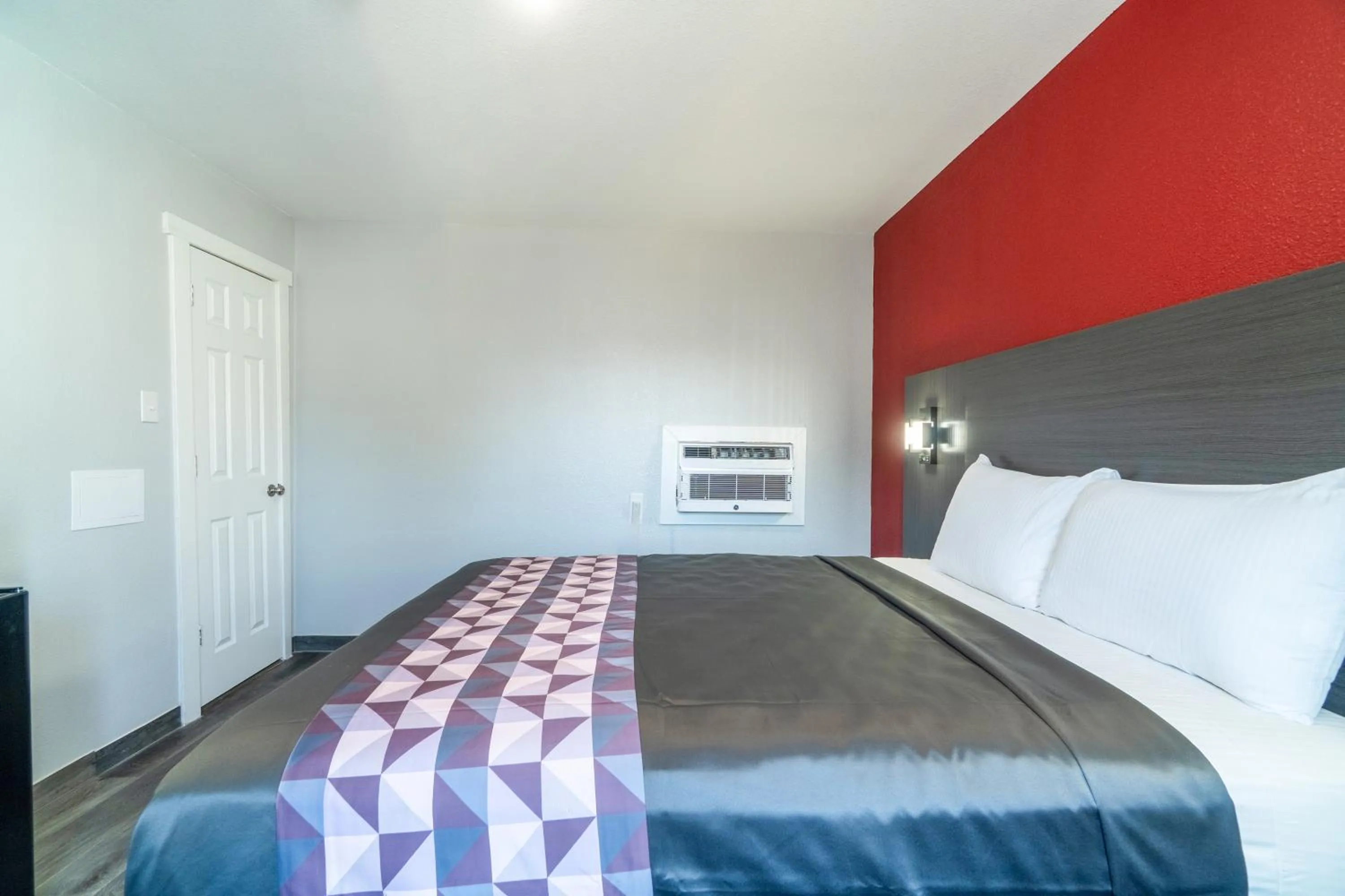 Bedroom in Royal Inn