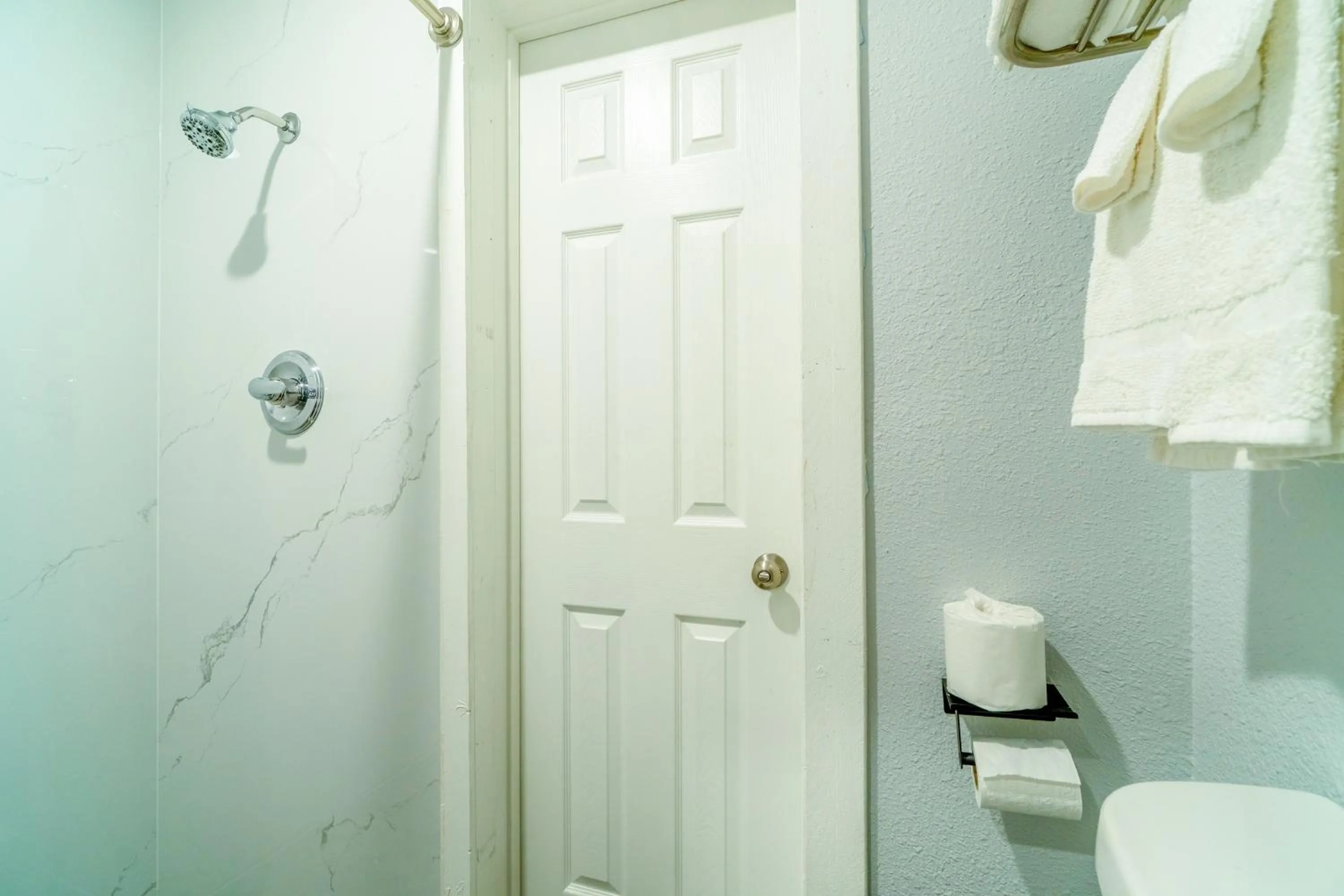 Bathroom in Royal Inn