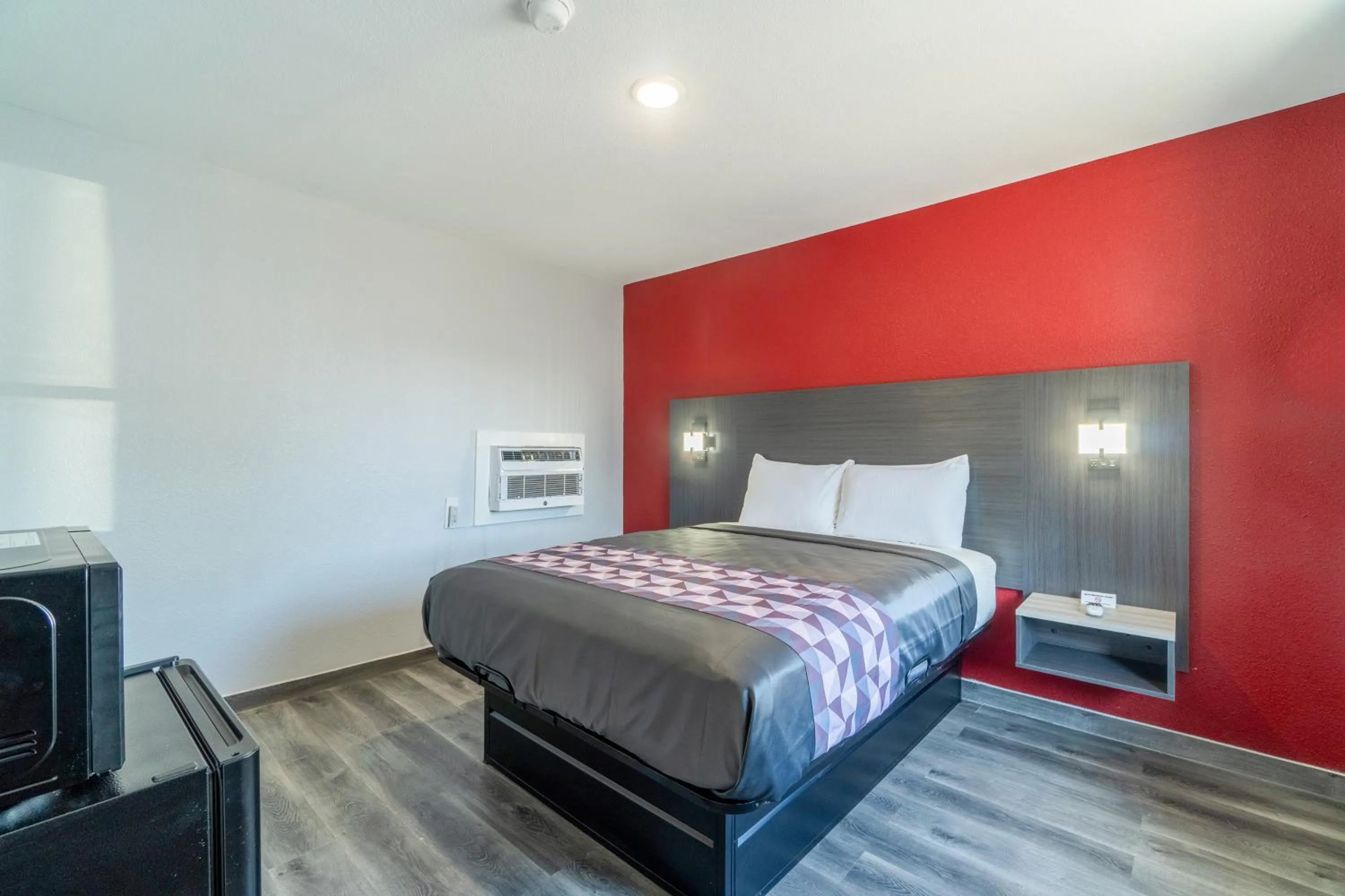 Bedroom in Royal Inn