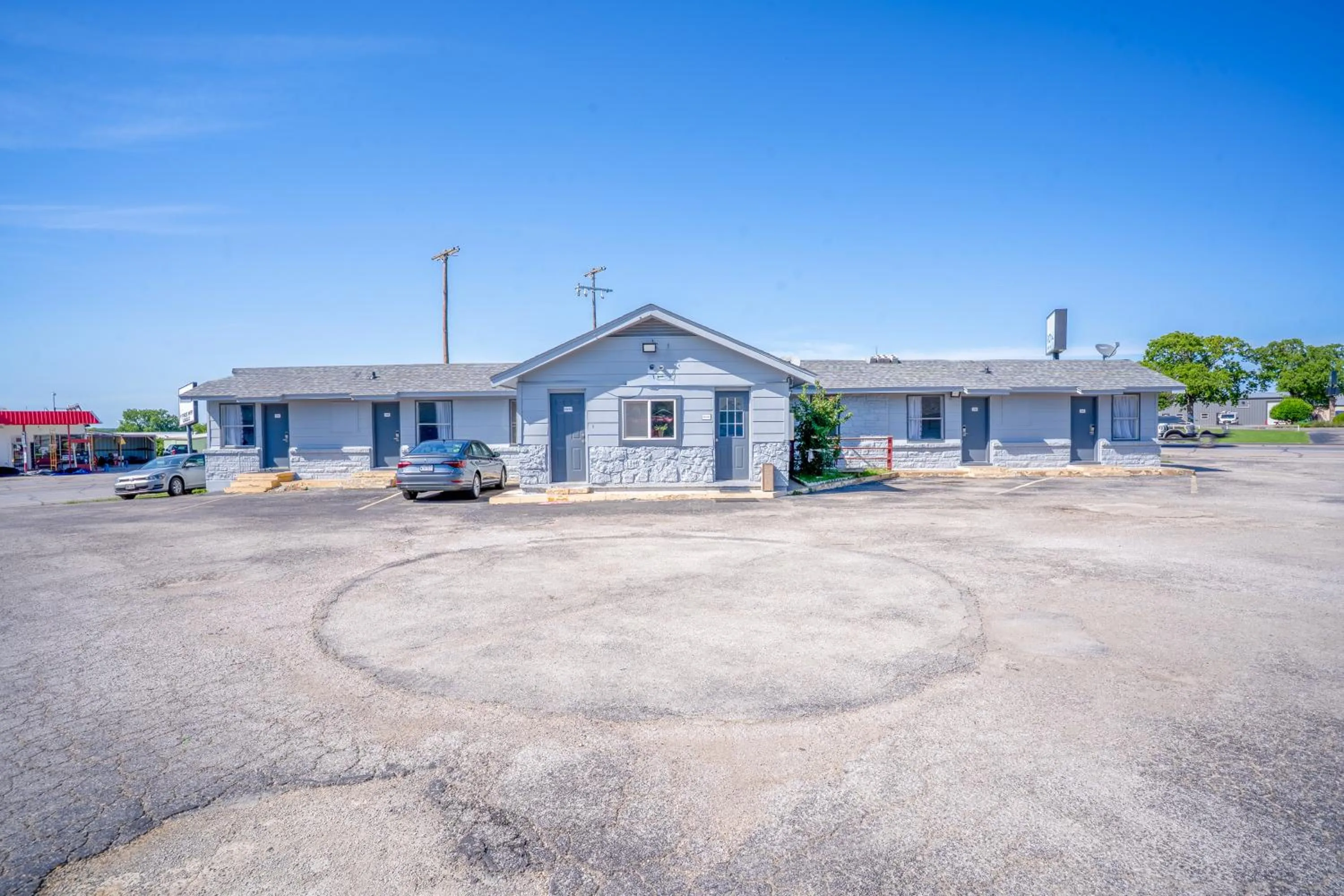 Facade/entrance in Royal Inn