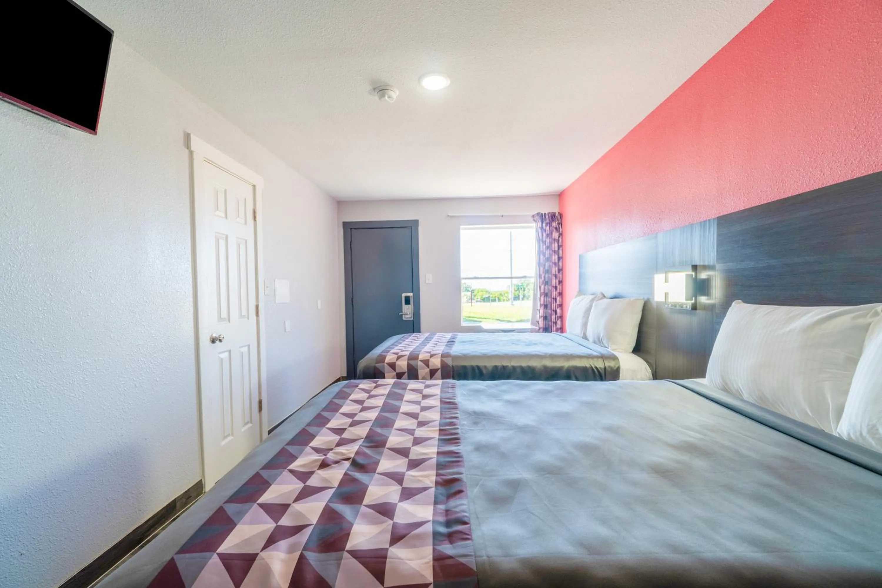 Bedroom in Royal Inn