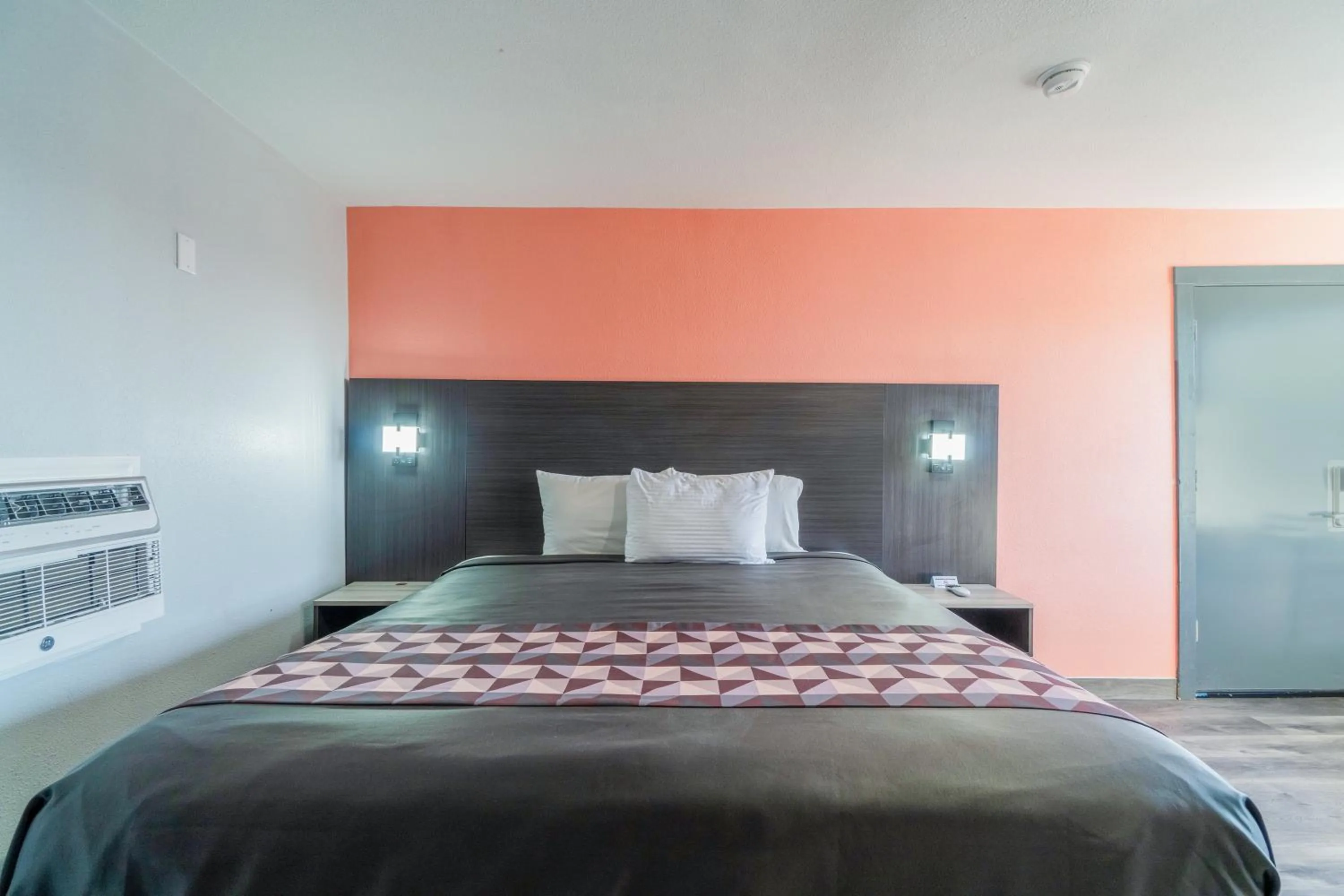 Bedroom in Royal Inn