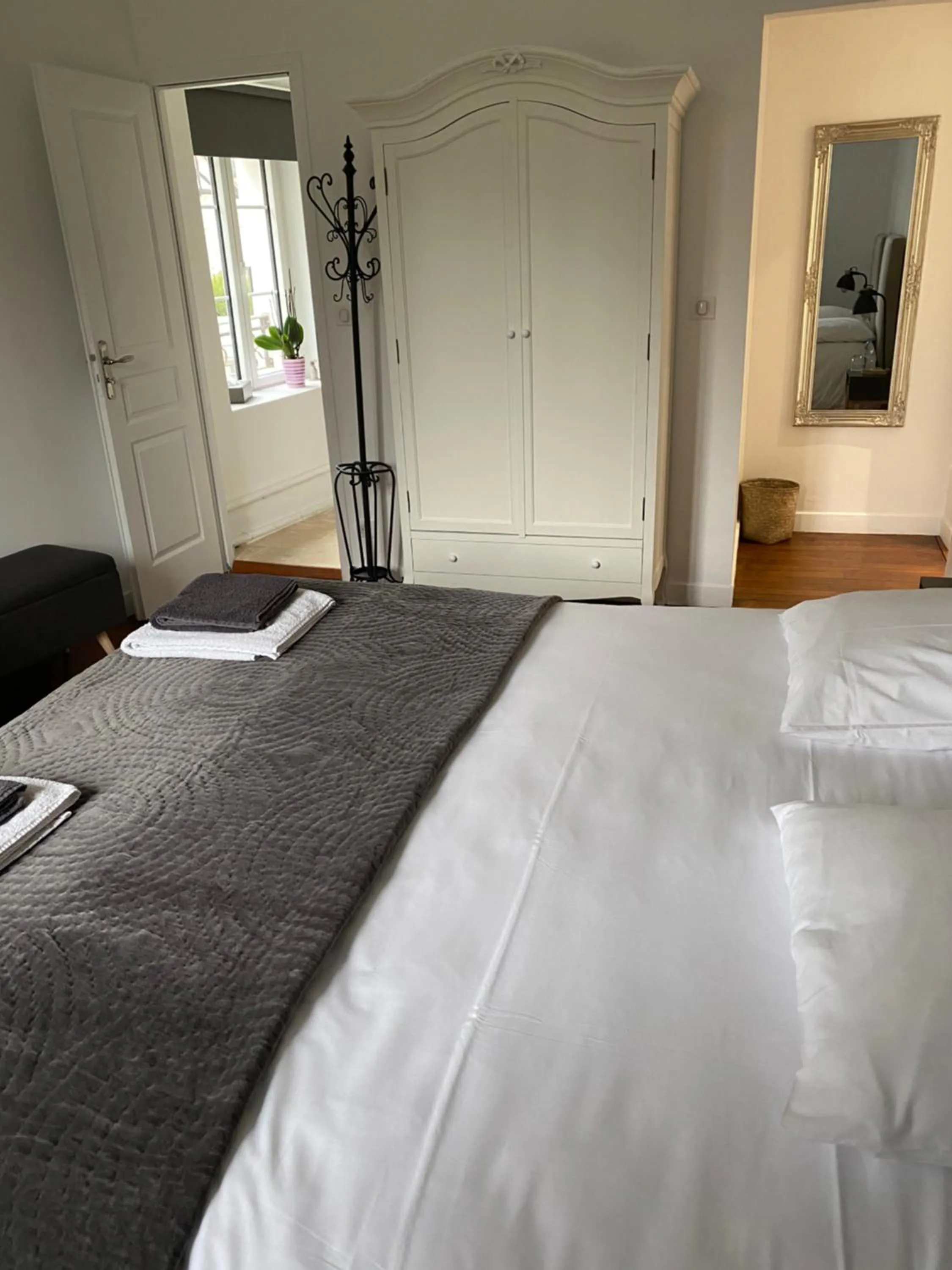 Photo of the whole room, Bed in Le Moulin Bleu