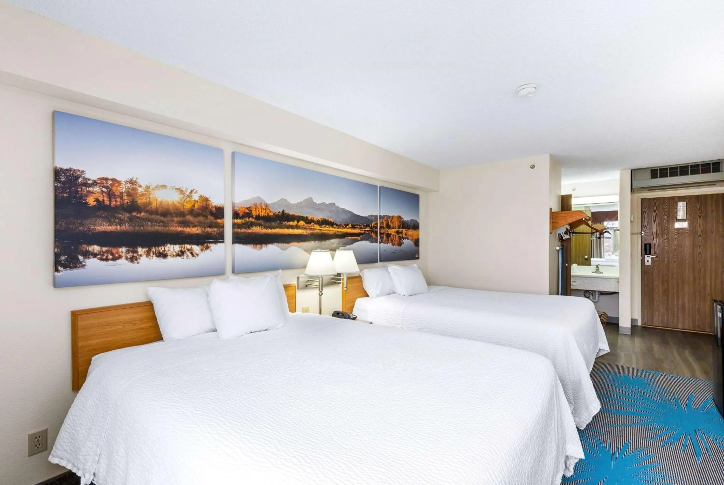 Photo of the whole room, Bed in Days Inn by Wyndham Great Falls