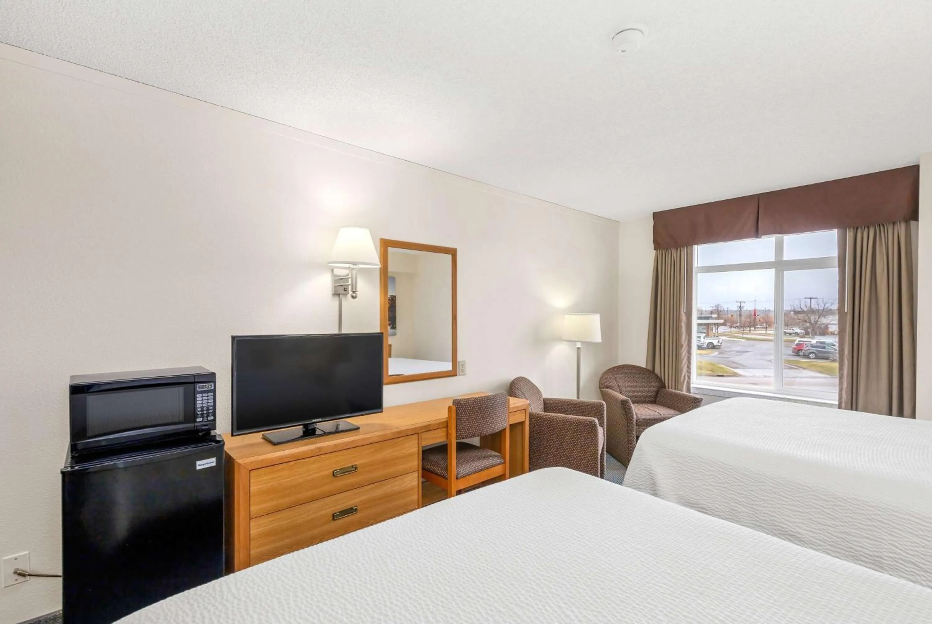 Photo of the whole room, Bed in Days Inn by Wyndham Great Falls