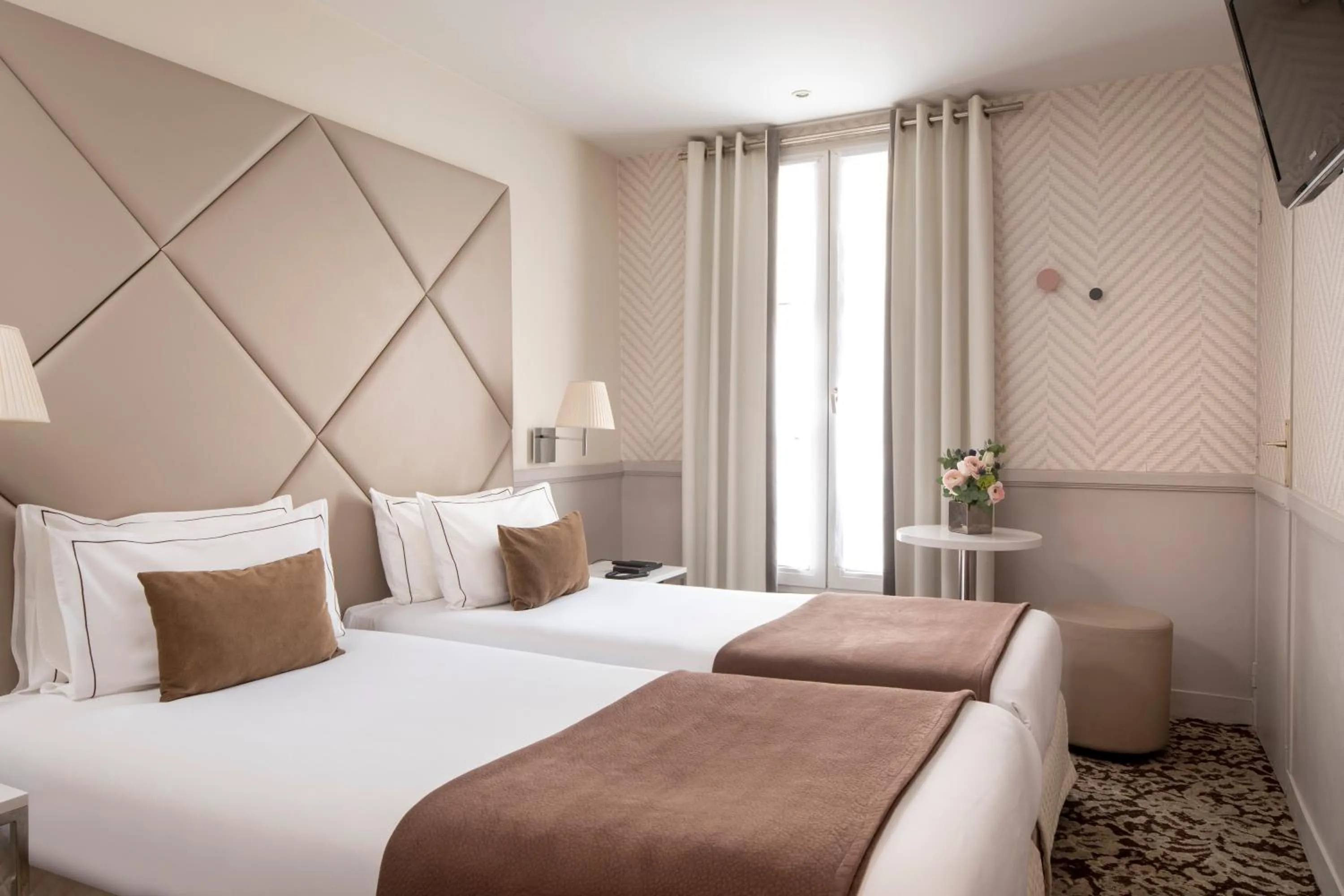 Bed in Longchamp Elysées