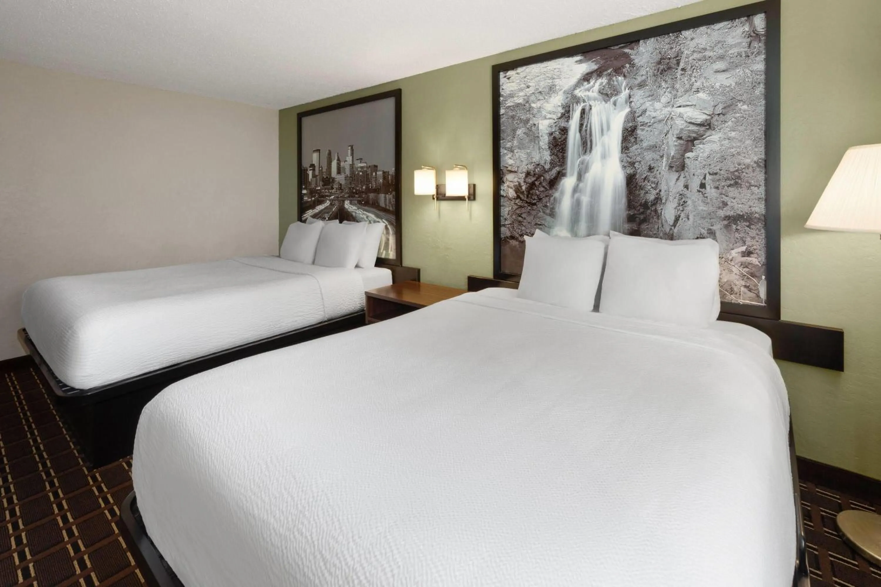 Photo of the whole room, Bed in Super 8 by Wyndham Winona MN