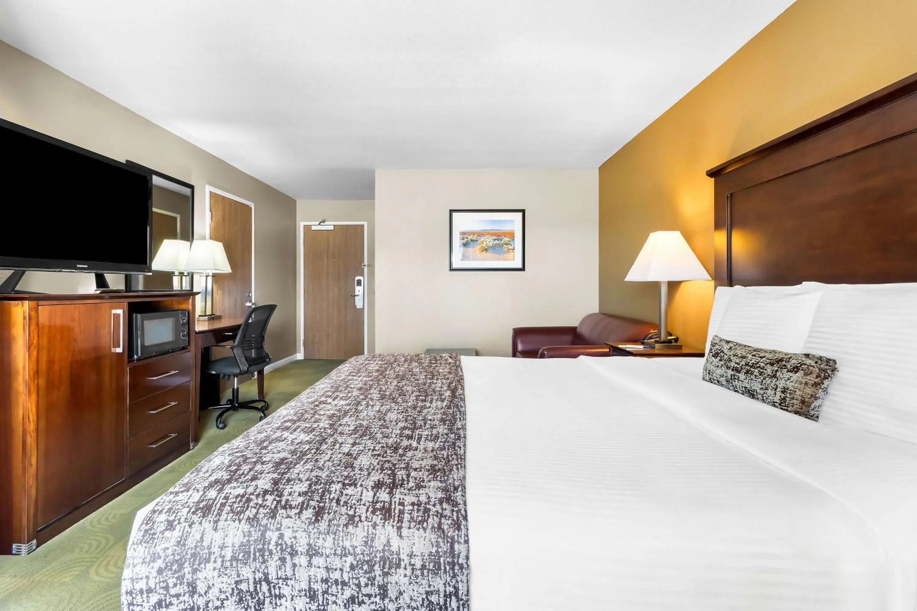 Bedroom, Bed in Best Western California City Inn & Suites